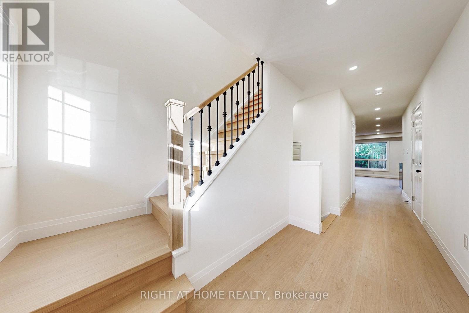 4324 Fairview Street, Burlington, Ontario  L7L 7A2 - Photo 4 - W12455679
