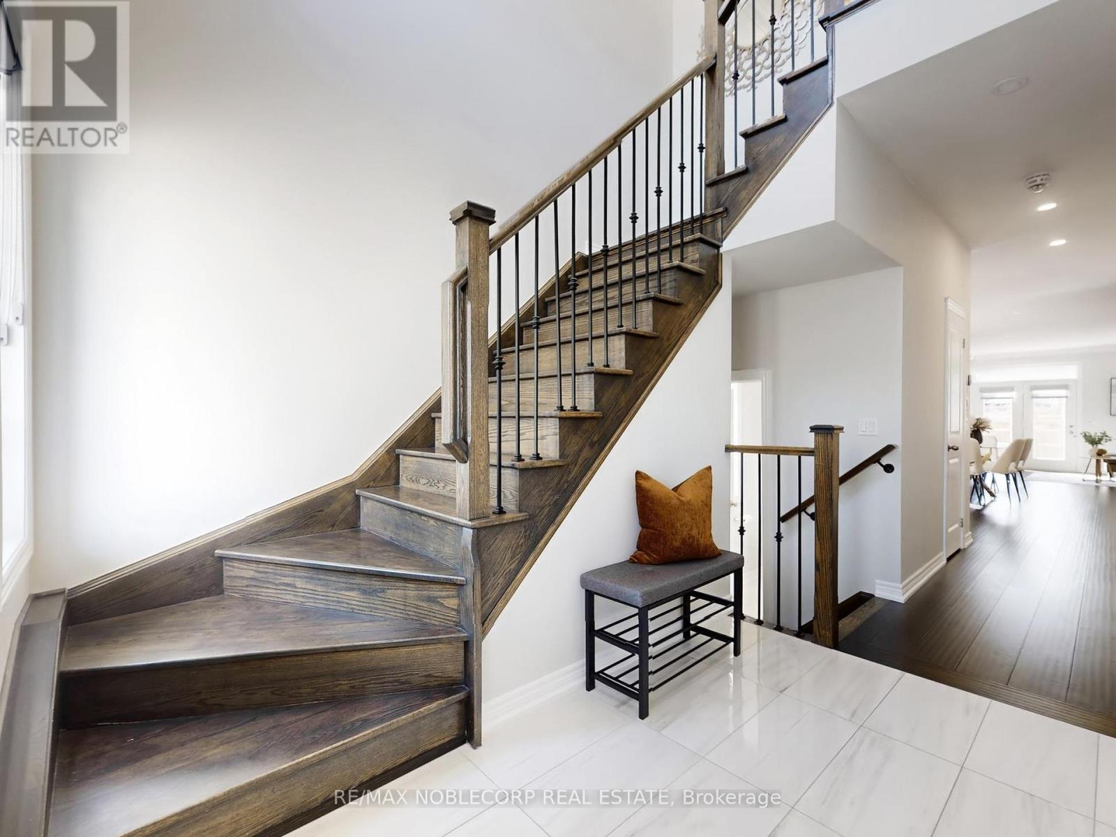 593 Settlers Road W, Oakville, Ontario  L6M 4K6 - Photo 2 - W12455681