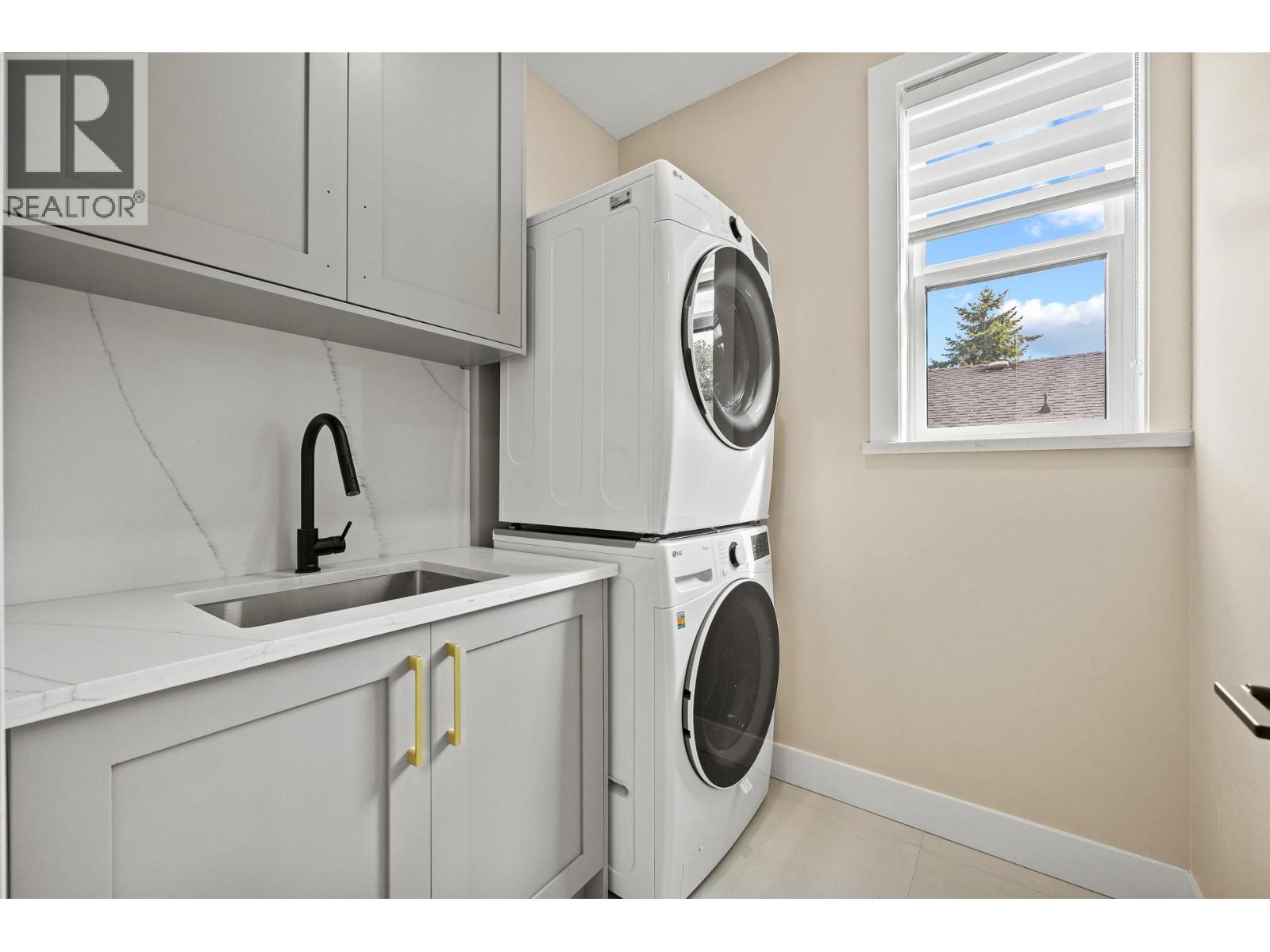 Listing Picture 18 of 25 : 1 5115 BUXTON STREET, Burnaby / 本拿比 - 魯藝地產 Yvonne Lu Group - MLS Medallion Club Member
