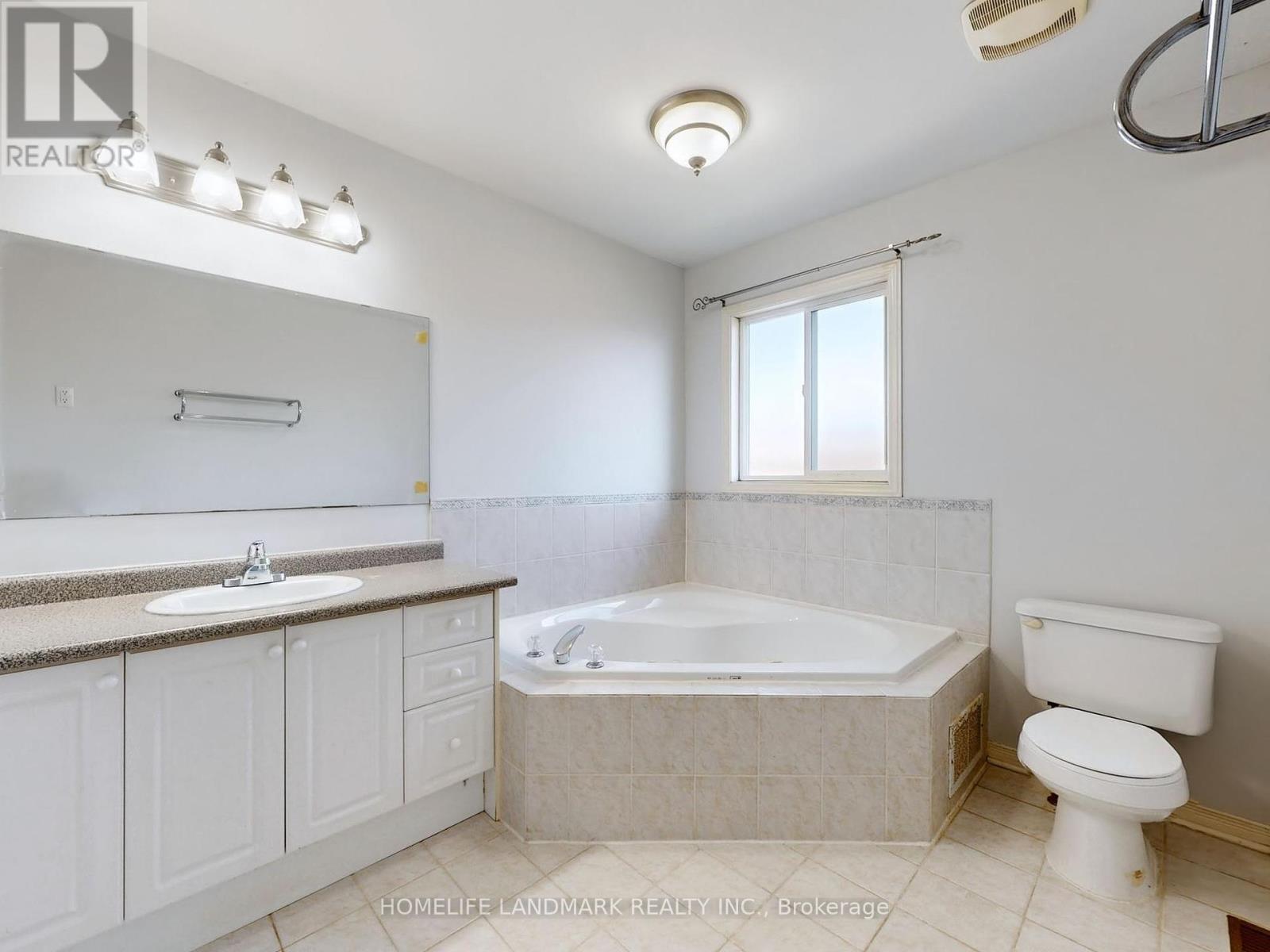 60 Cariglia Trail, Markham, Ontario  L3R 4W8 - Photo 24 - N12424669