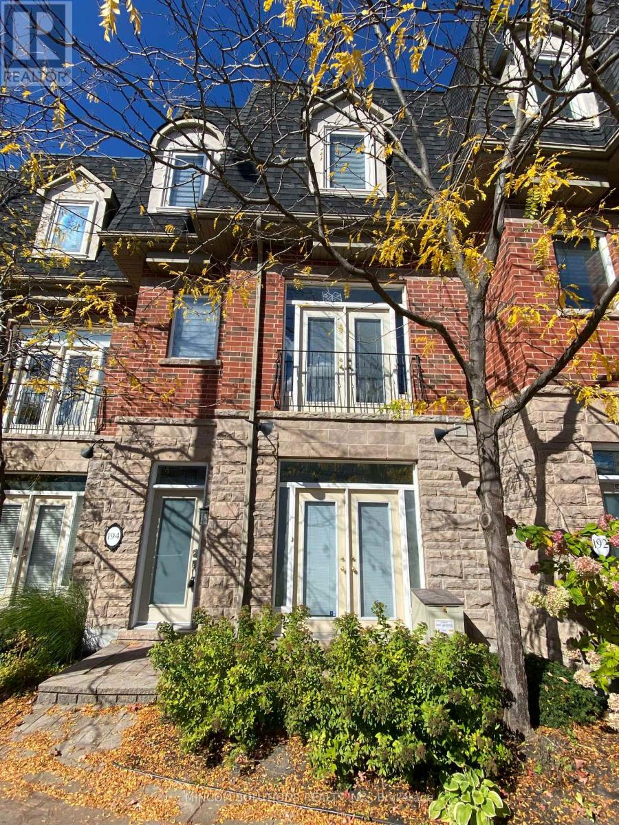 194 LAKESHORE ROAD W, Mississauga, Ontario