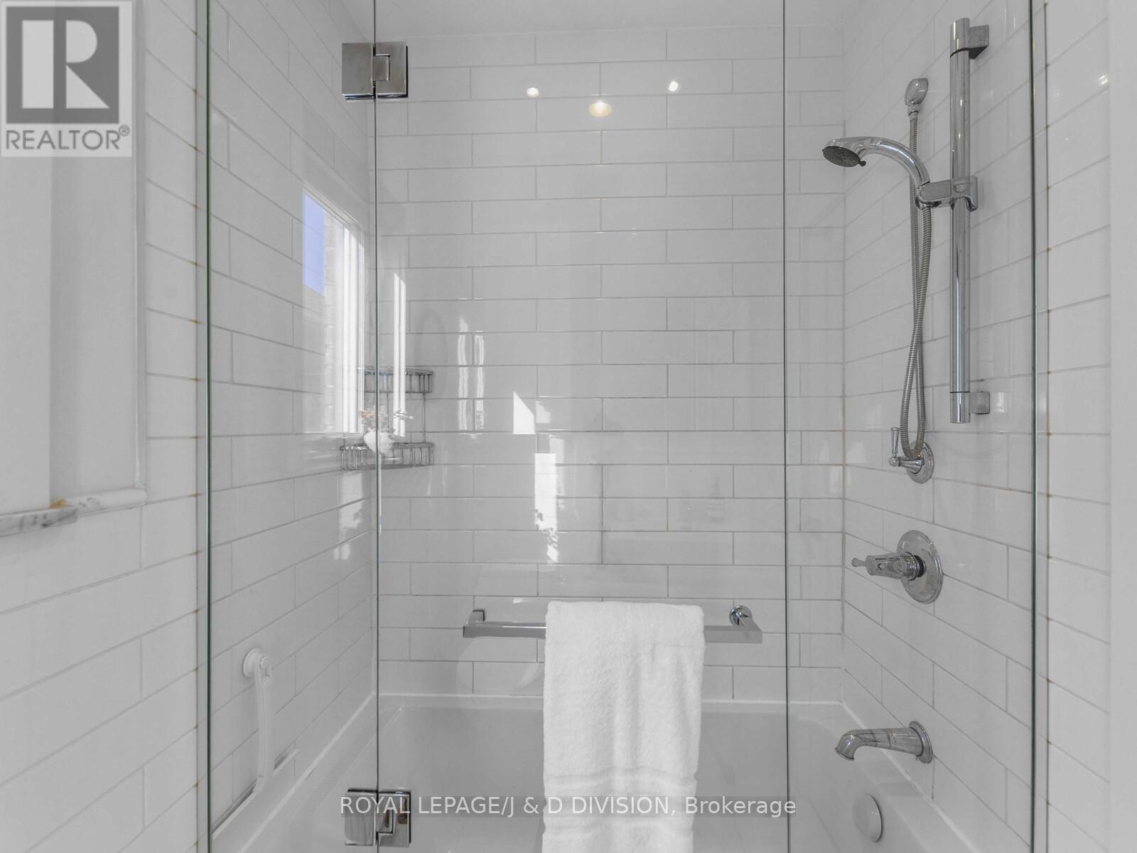 479 Ridelle Avenue, Toronto, Ontario  M6B 1K6 - Photo 17 - W12443417