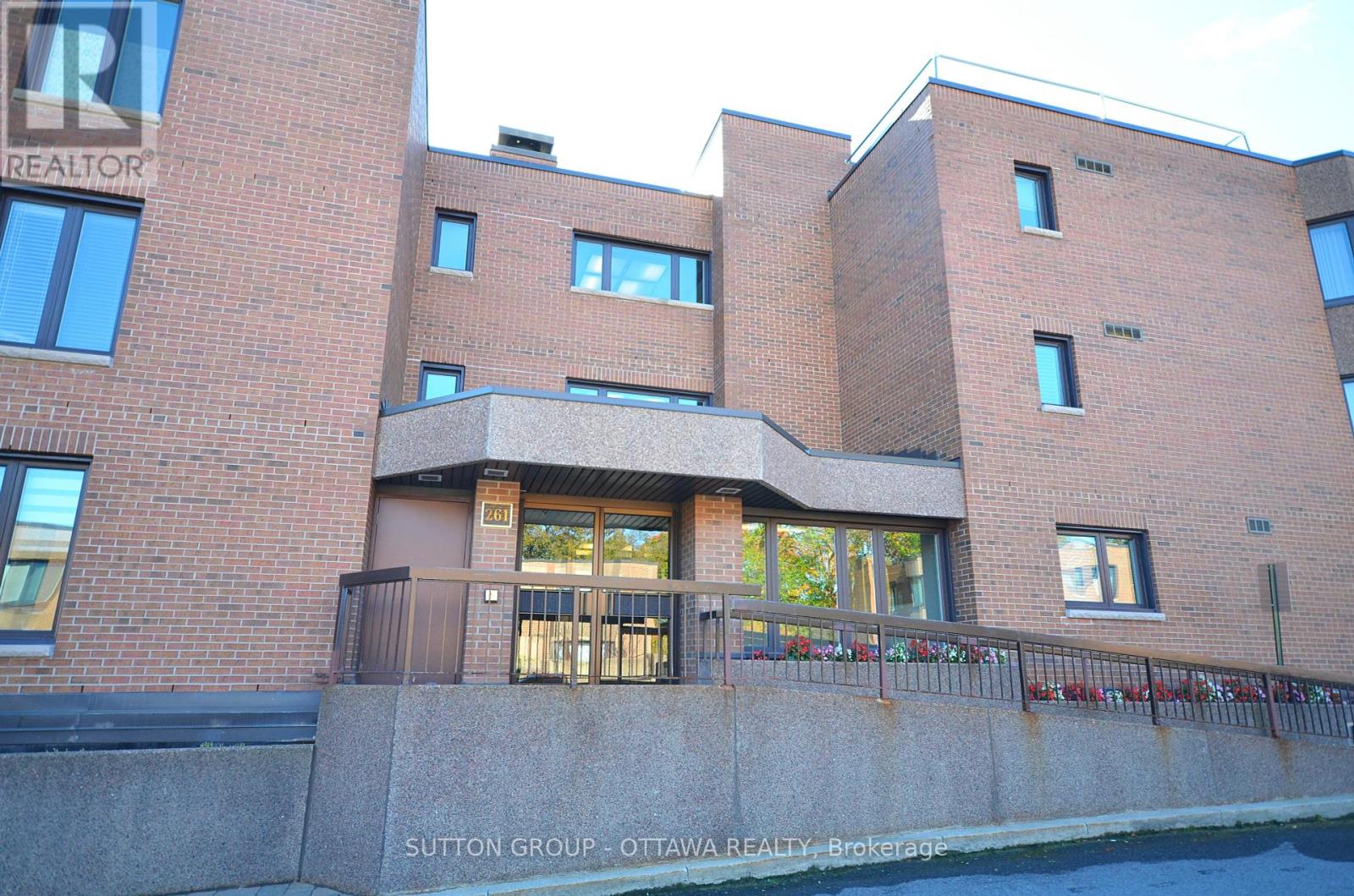 Unit 62 - 261 Botanica Private, Ottawa, Ontario  K1Y 4P9 - Photo 2 - X12455698