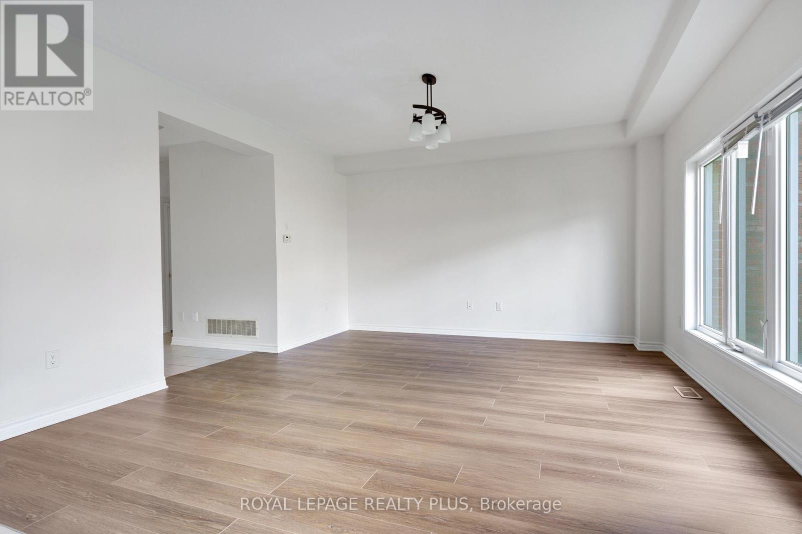 267 Grovehill Crescent, Kitchener, Ontario  N2R 0K8 - Photo 13 - X12455675