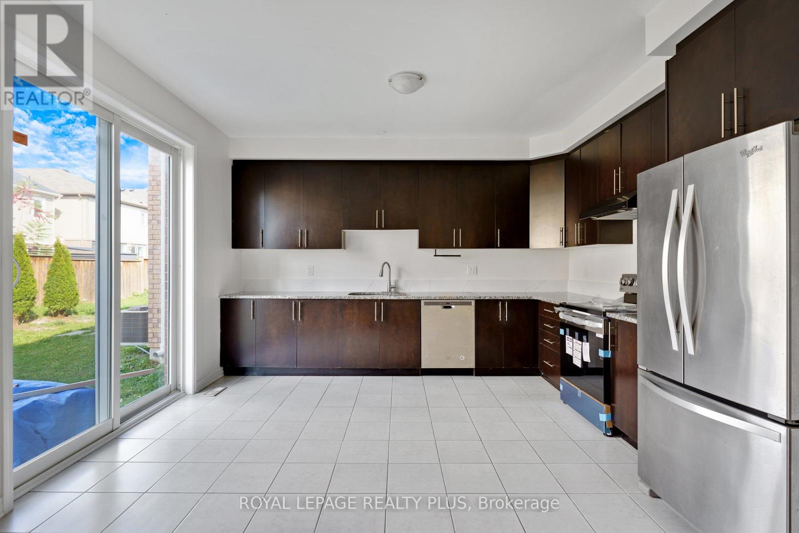 267 Grovehill Crescent, Kitchener, Ontario  N2R 0K8 - Photo 16 - X12455675
