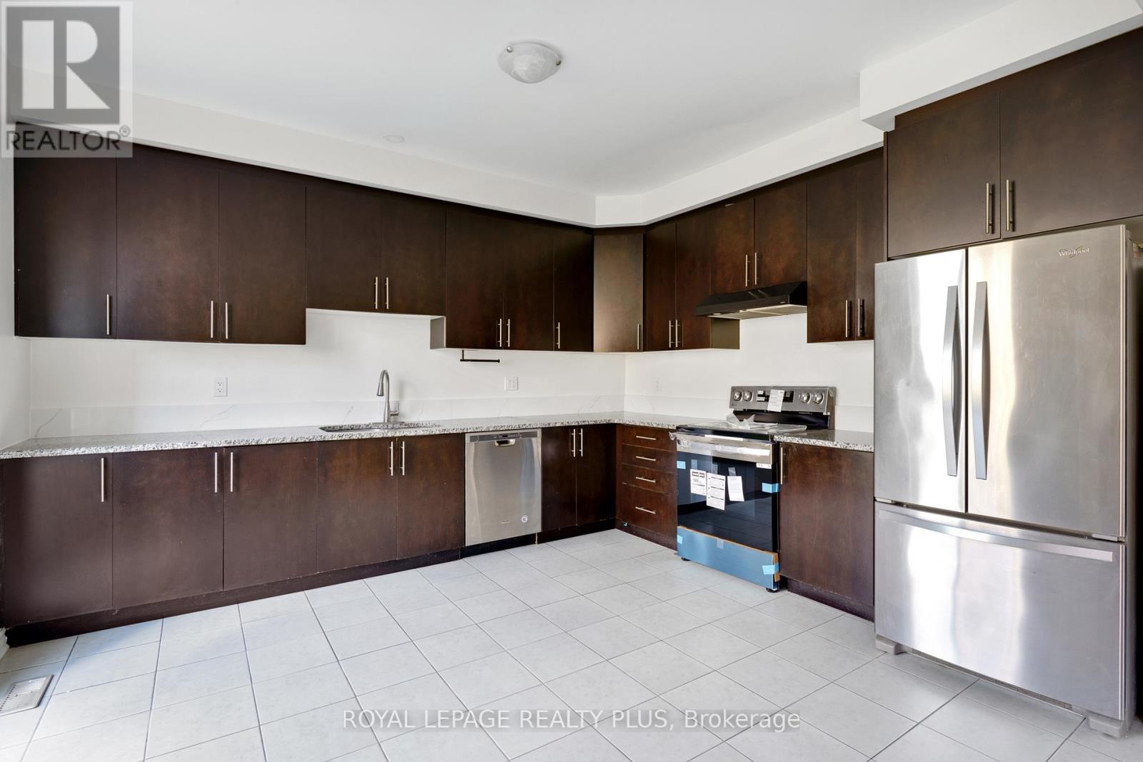 267 Grovehill Crescent, Kitchener, Ontario  N2R 0K8 - Photo 18 - X12455675