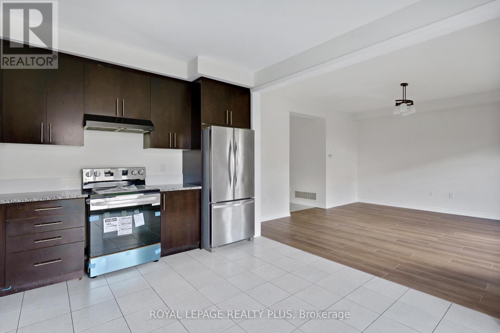 267 Grovehill Crescent, Kitchener, Ontario  N2R 0K8 - Photo 19 - X12455675