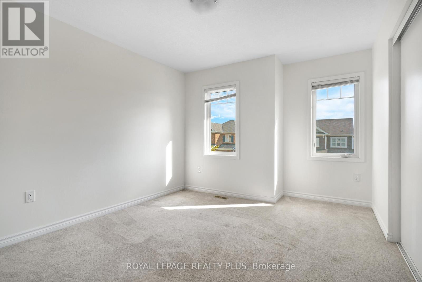 267 Grovehill Crescent, Kitchener, Ontario  N2R 0K8 - Photo 26 - X12455675