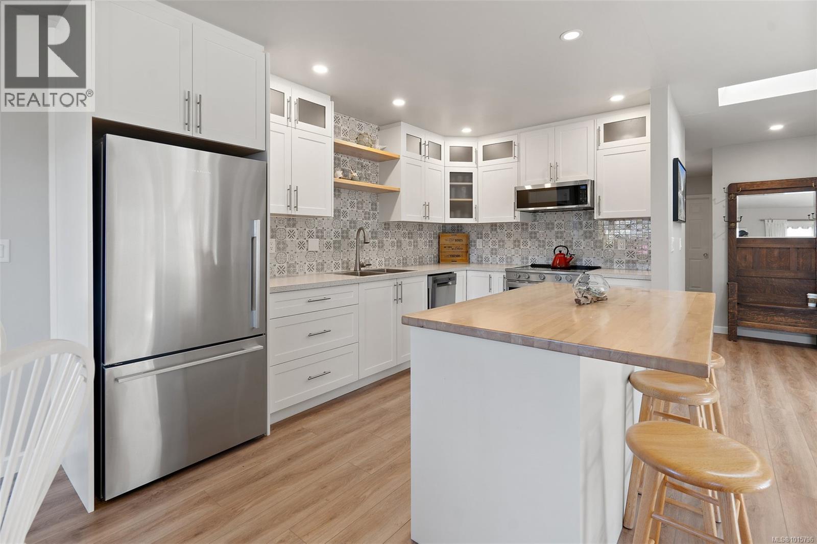 6 10008 Third St, Sidney, British Columbia