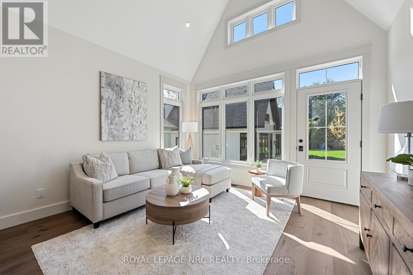 281 Elmwood Avenue, Fort Erie (Crystal Beach), Ontario  L0S 1B0 - Photo 12 - X12455695