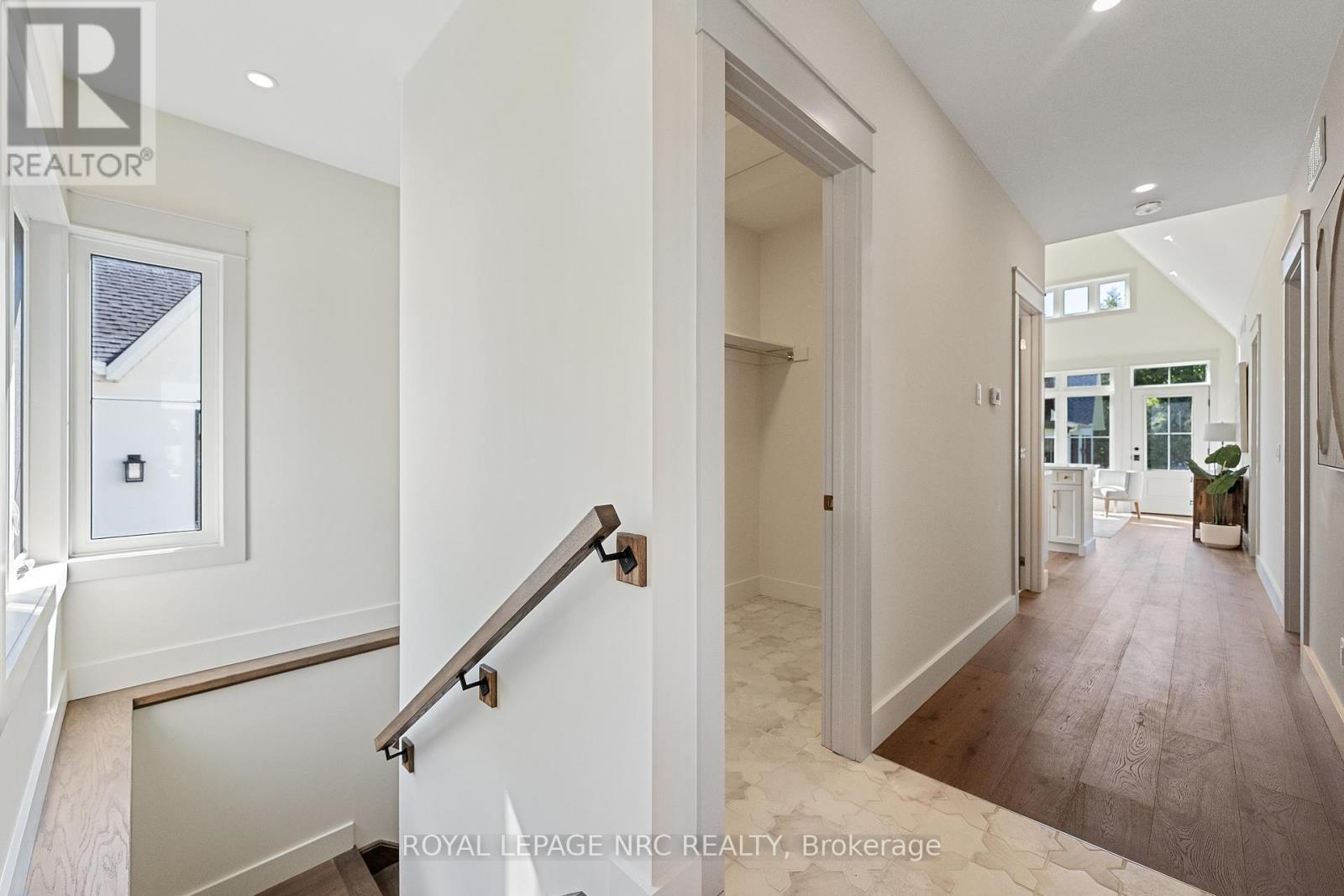 281 Elmwood Avenue, Fort Erie (Crystal Beach), Ontario  L0S 1B0 - Photo 16 - X12455695