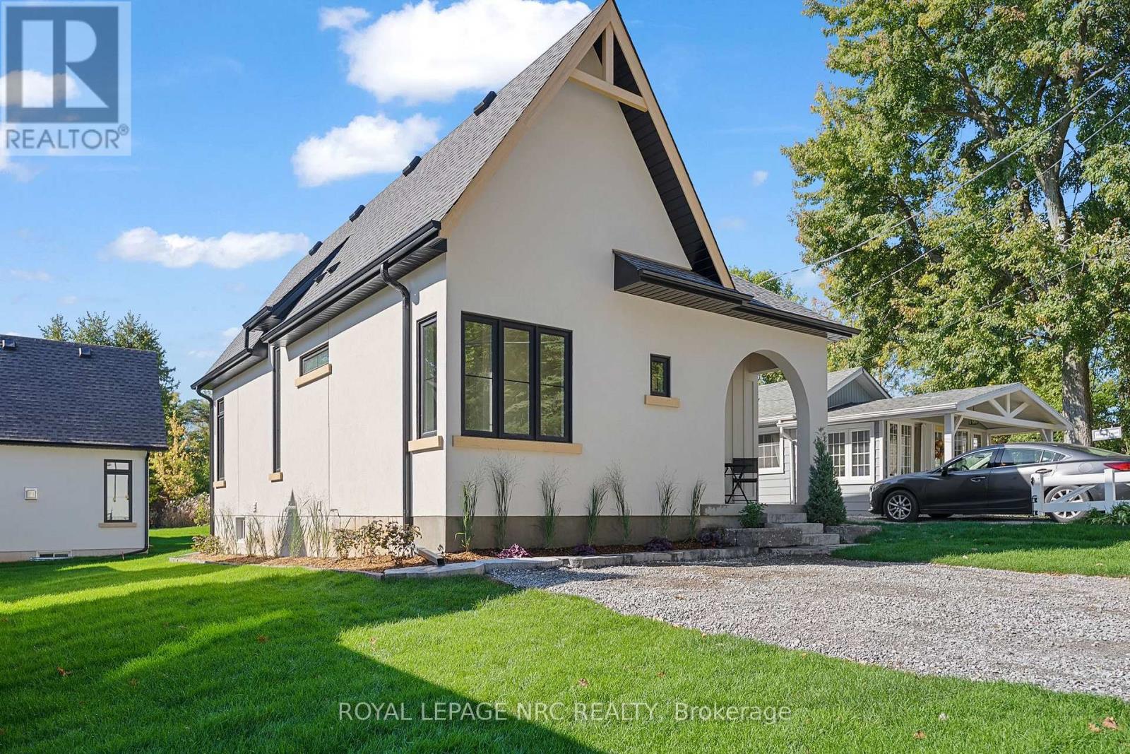 281 Elmwood Avenue, Fort Erie (Crystal Beach), Ontario  L0S 1B0 - Photo 2 - X12455695