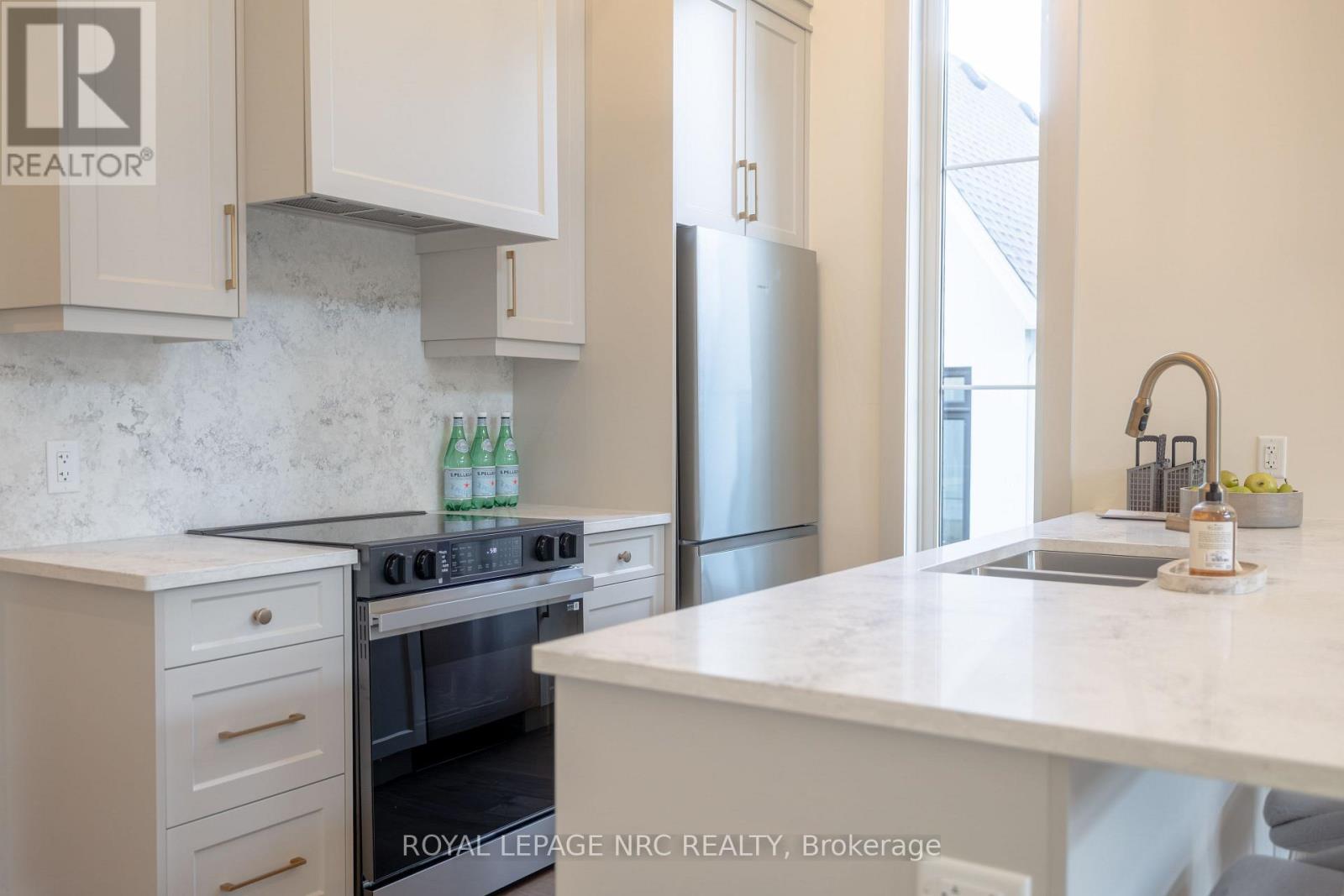 281 Elmwood Avenue, Fort Erie (Crystal Beach), Ontario  L0S 1B0 - Photo 6 - X12455695