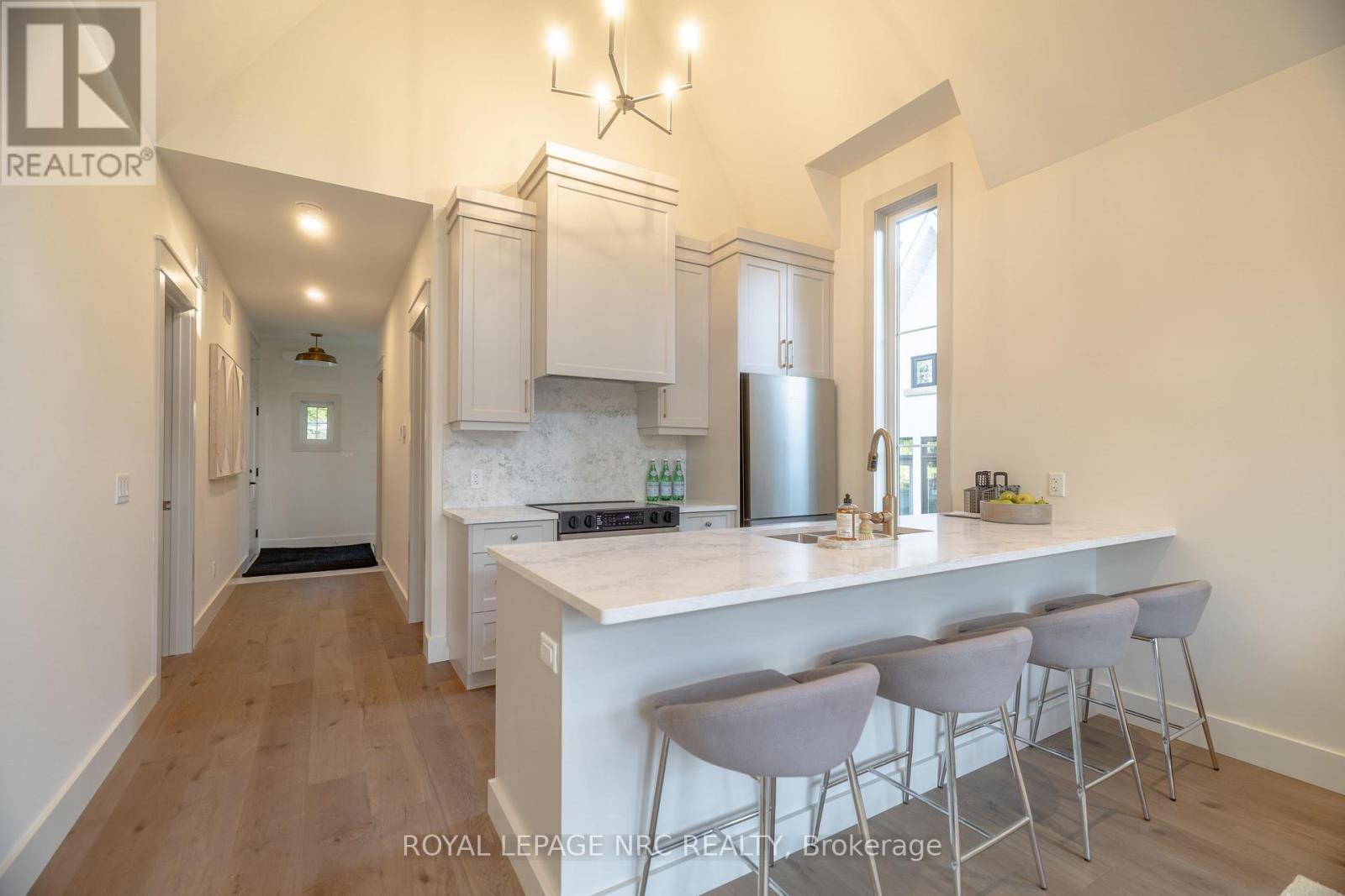 281 Elmwood Avenue, Fort Erie (Crystal Beach), Ontario  L0S 1B0 - Photo 8 - X12455695