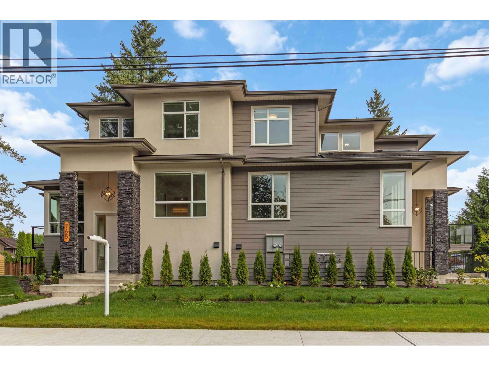 765 Patricia Avenue, Port Coquitlam, British Columbia  V3B 0V4 - Photo 2 - R3057288