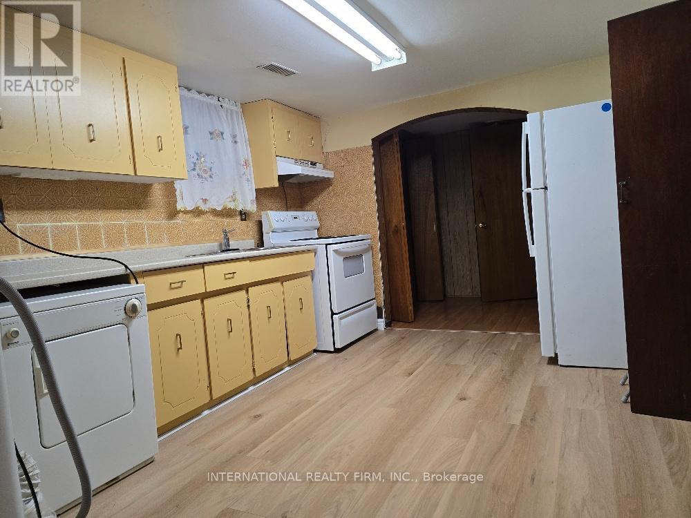 607b Coldstream Avenue, Toronto, Ontario  M6B 2L1 - Photo 12 - C12455688