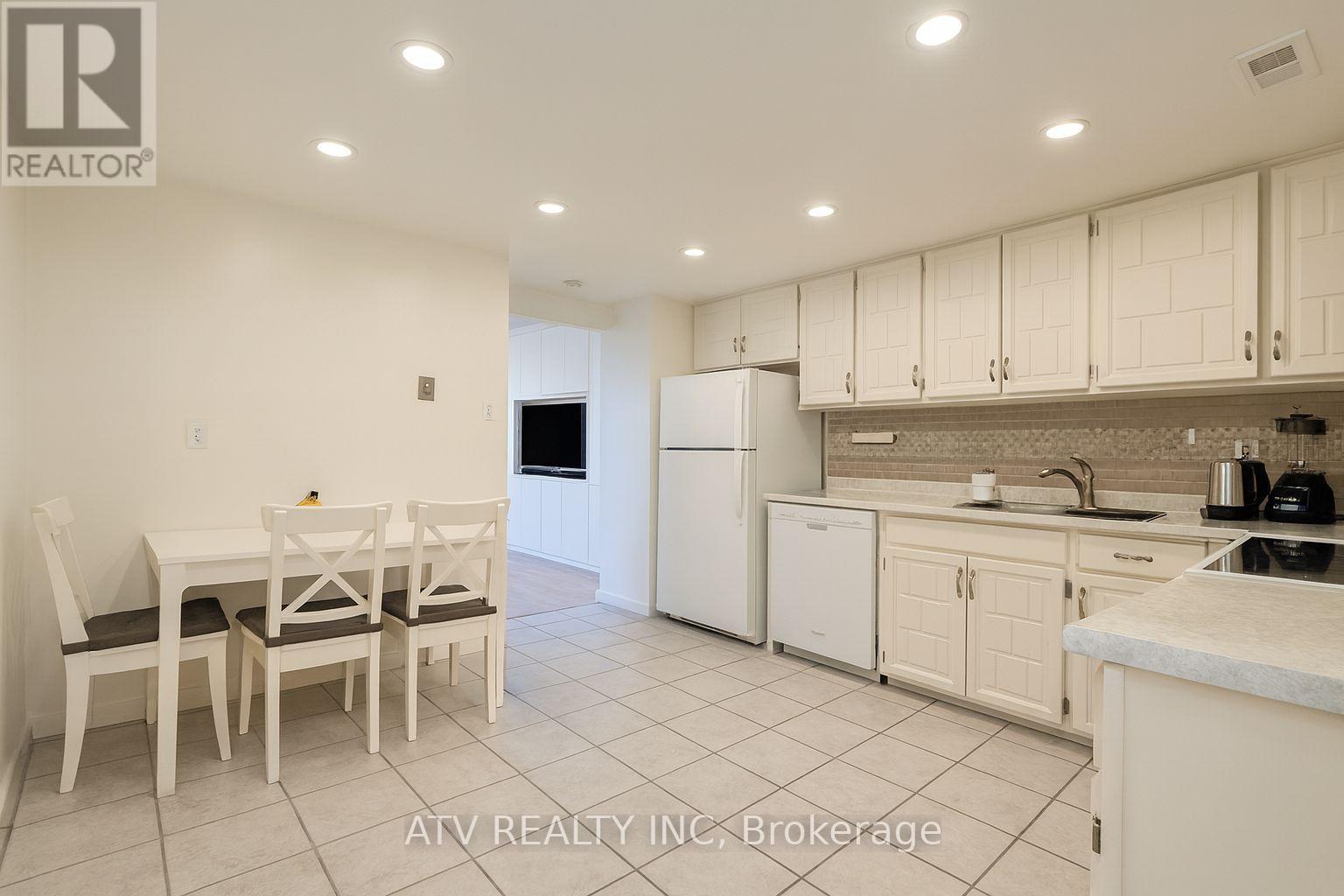 1704 - 10 Muirhead Road, Toronto, Ontario  M2J 4P9 - Photo 6 - C12455692