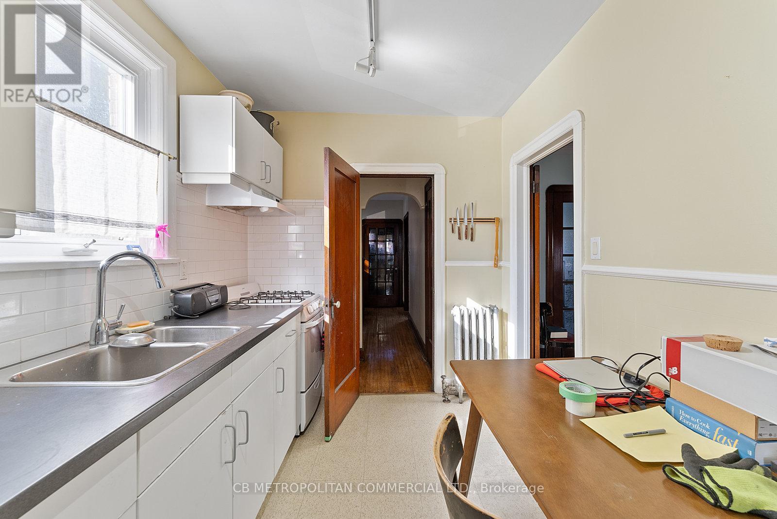 17 Augusta Avenue, Toronto, Ontario  M5T 2K7 - Photo 11 - C12455702
