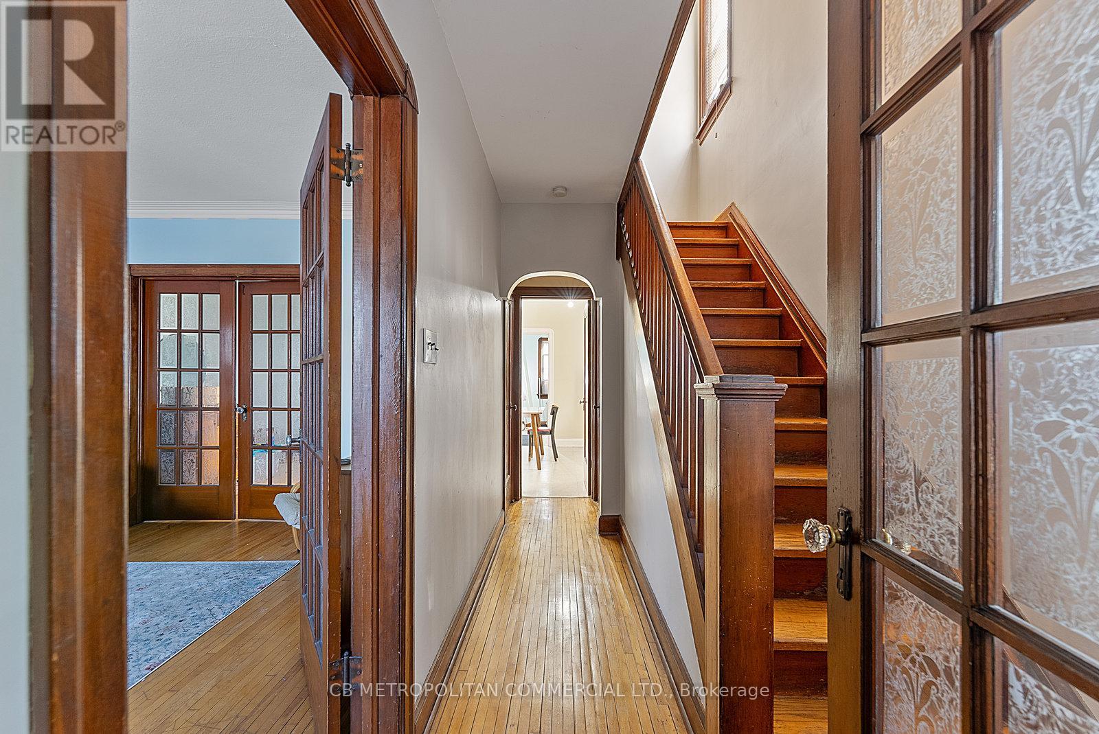 17 Augusta Avenue, Toronto, Ontario  M5T 2K7 - Photo 3 - C12455702