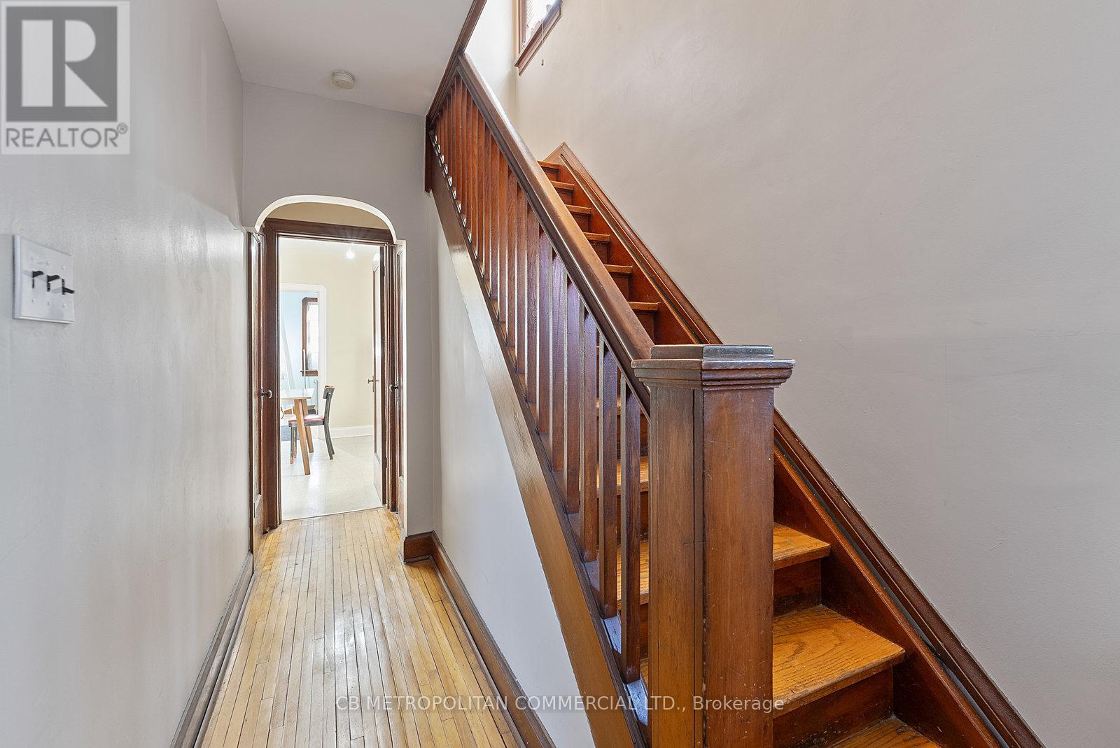 17 Augusta Avenue, Toronto, Ontario  M5T 2K7 - Photo 4 - C12455702