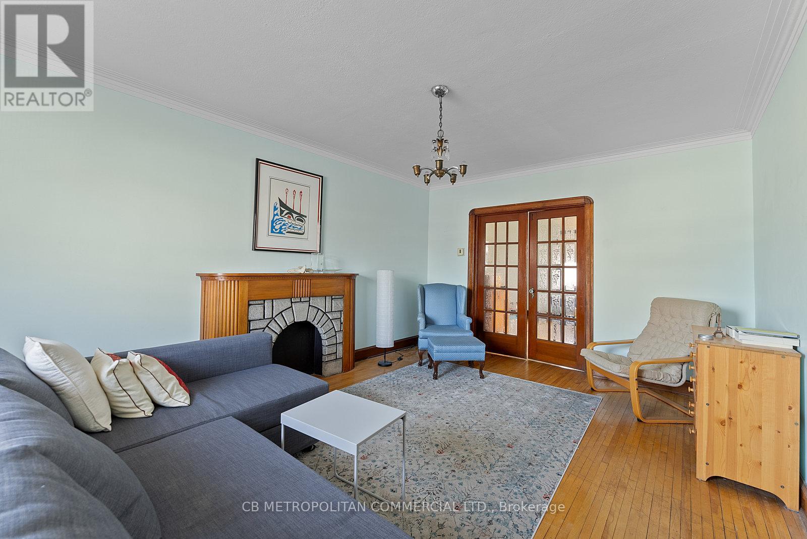 17 Augusta Avenue, Toronto, Ontario  M5T 2K7 - Photo 7 - C12455702