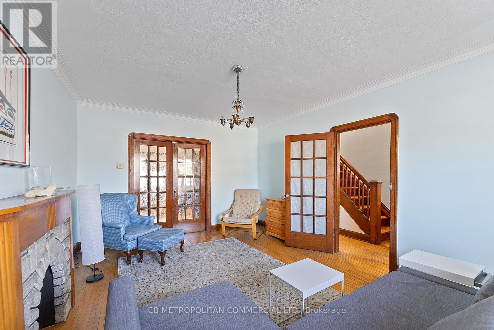 17 Augusta Avenue, Toronto, Ontario  M5T 2K7 - Photo 8 - C12455702