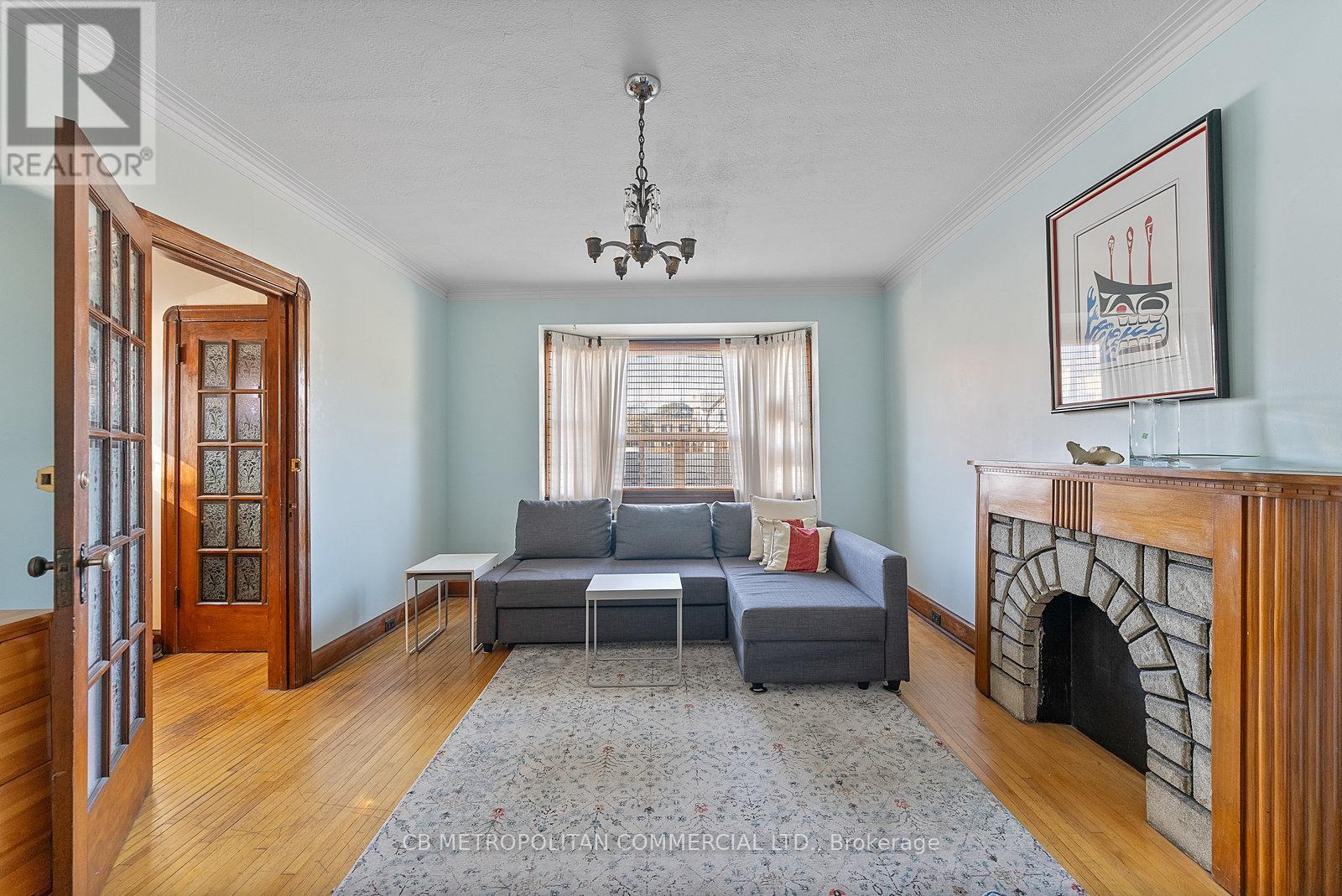 17 Augusta Avenue, Toronto, Ontario  M5T 2K7 - Photo 9 - C12455702