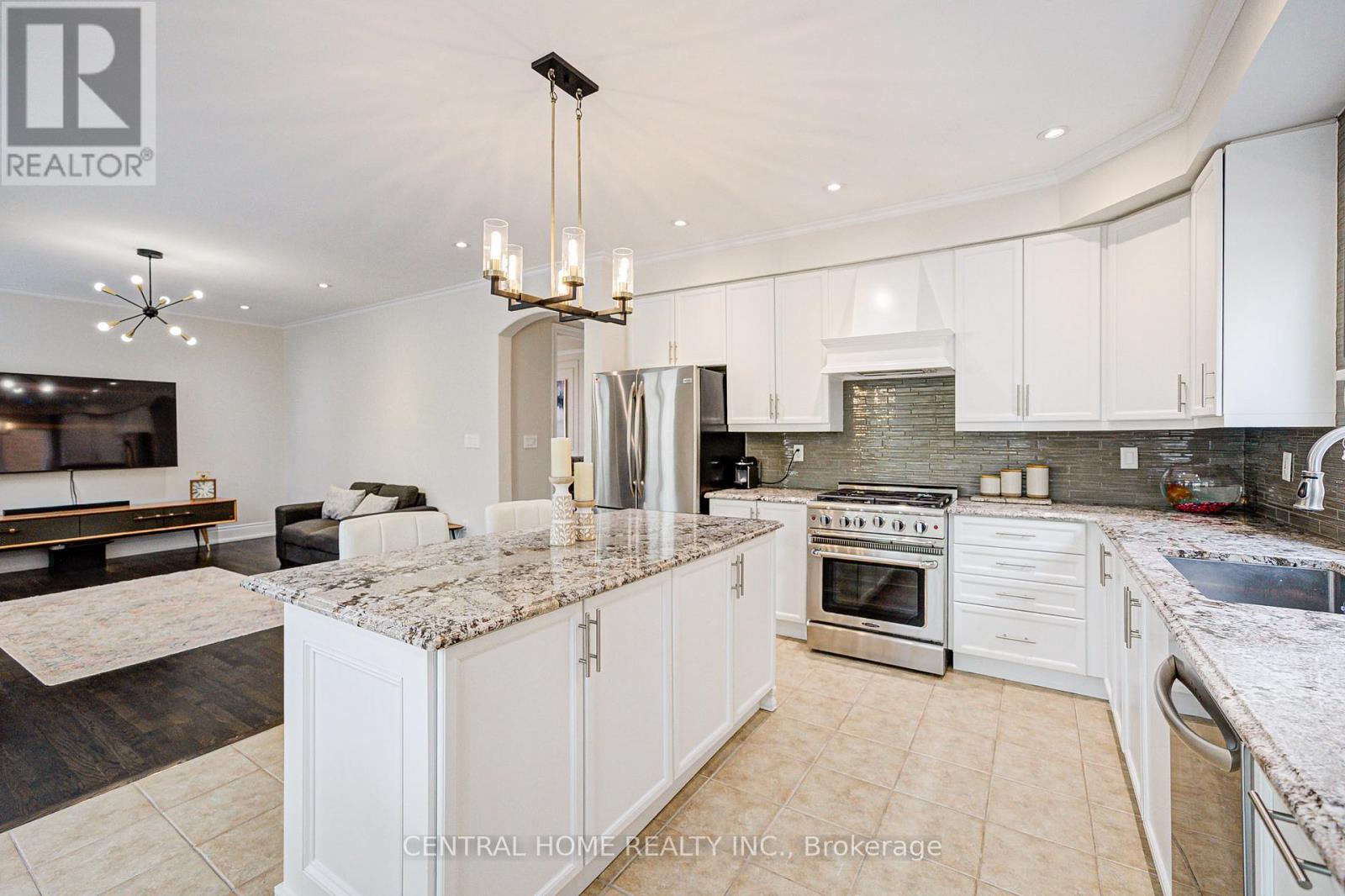 116 Wood Rim Drive, Richmond Hill, Ontario  L4E 4N8 - Photo 13 - N12455707