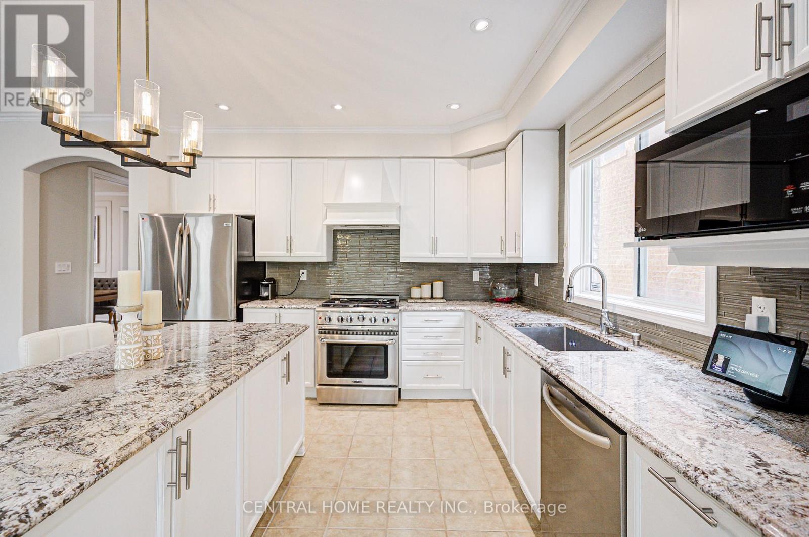 116 Wood Rim Drive, Richmond Hill, Ontario  L4E 4N8 - Photo 15 - N12455707