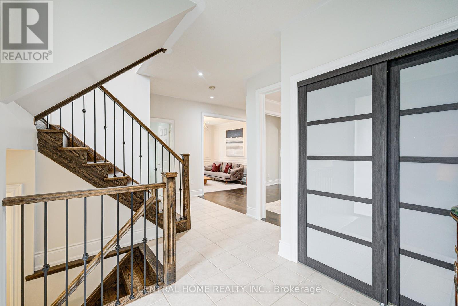 116 Wood Rim Drive, Richmond Hill, Ontario  L4E 4N8 - Photo 4 - N12455707