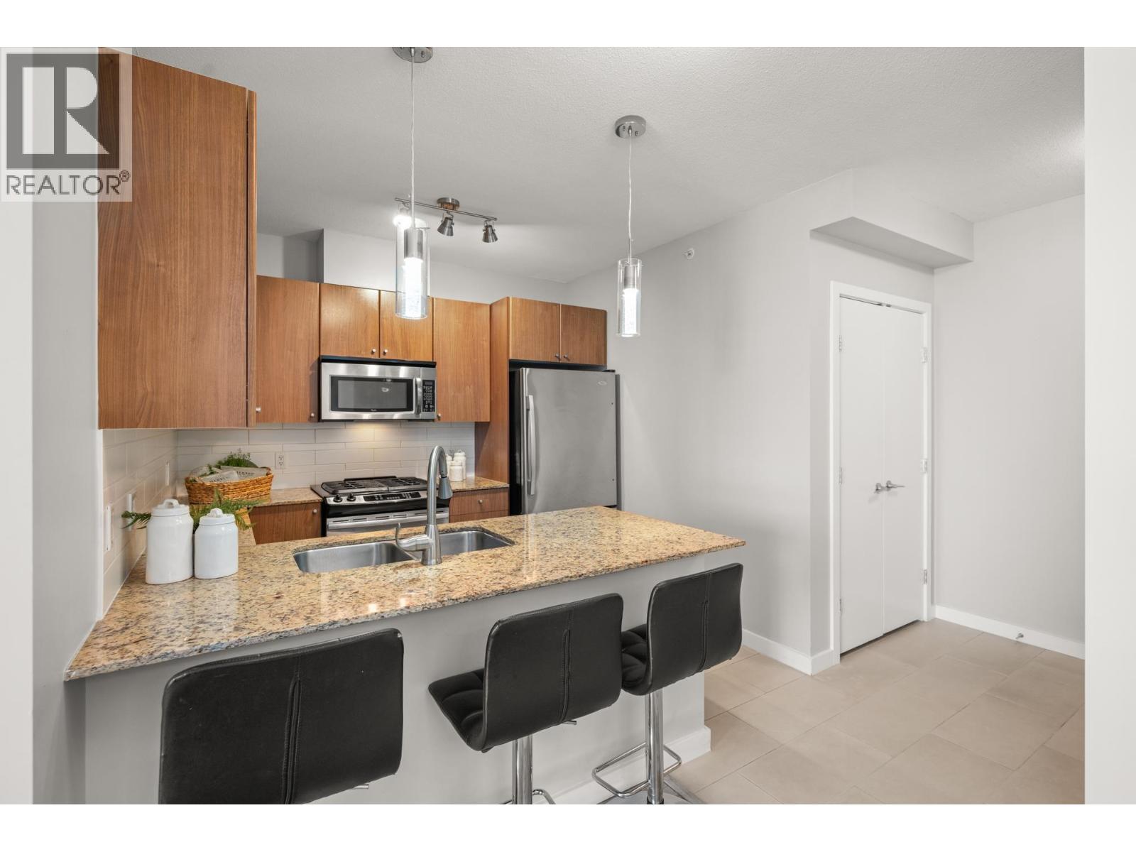 2103 280 Ross Drive, New Westminster, British Columbia  V3L 0C2 - Photo 8 - R3030125