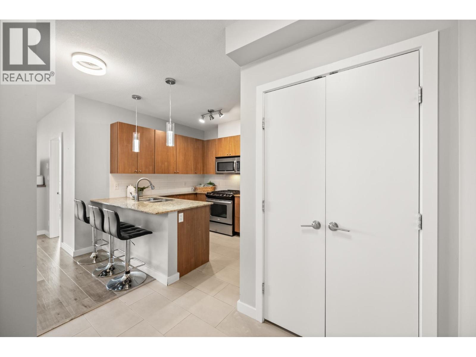 2103 280 Ross Drive, New Westminster, British Columbia  V3L 0C2 - Photo 5 - R3030125
