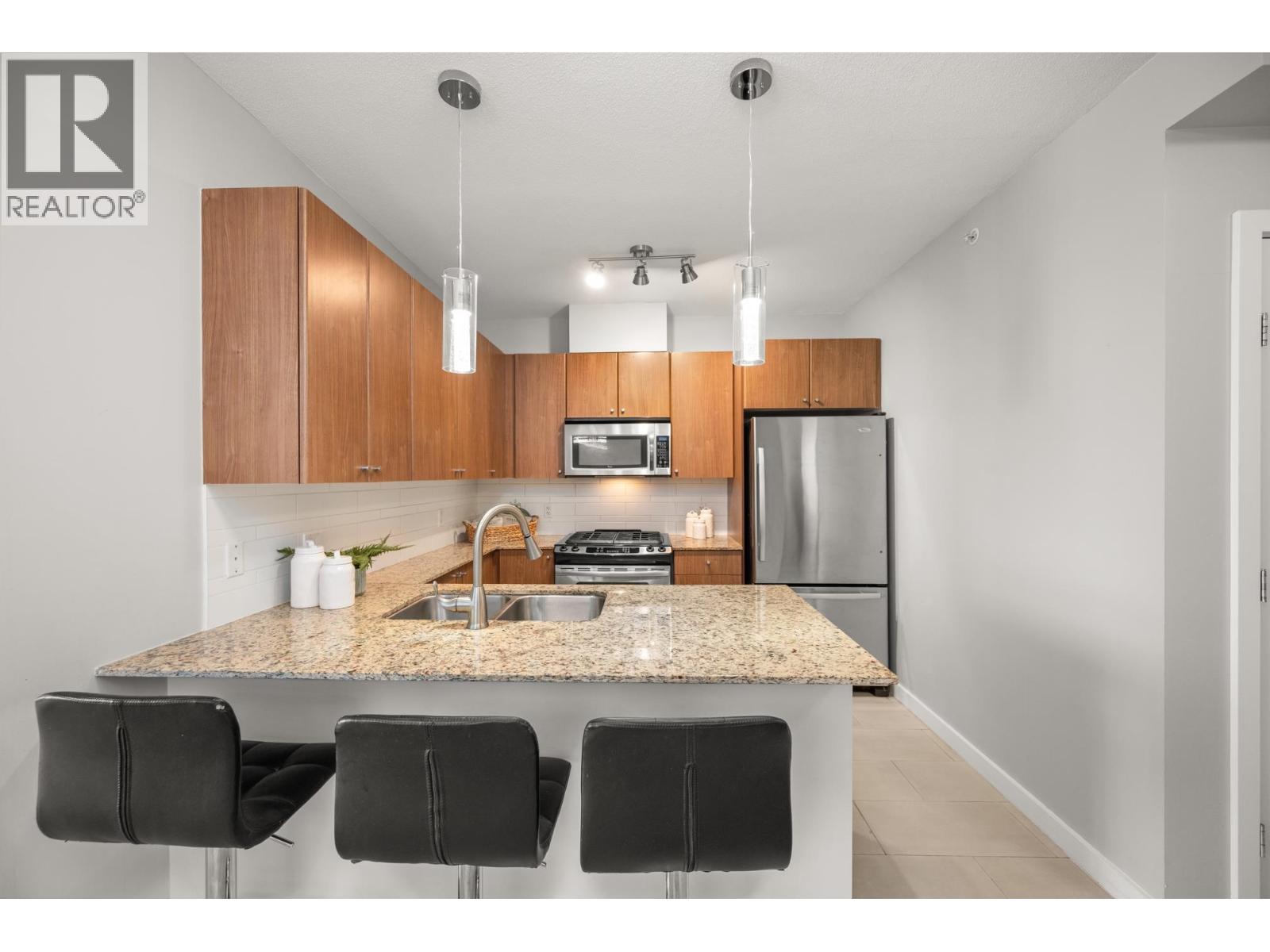 2103 280 Ross Drive, New Westminster, British Columbia  V3L 0C2 - Photo 4 - R3030125