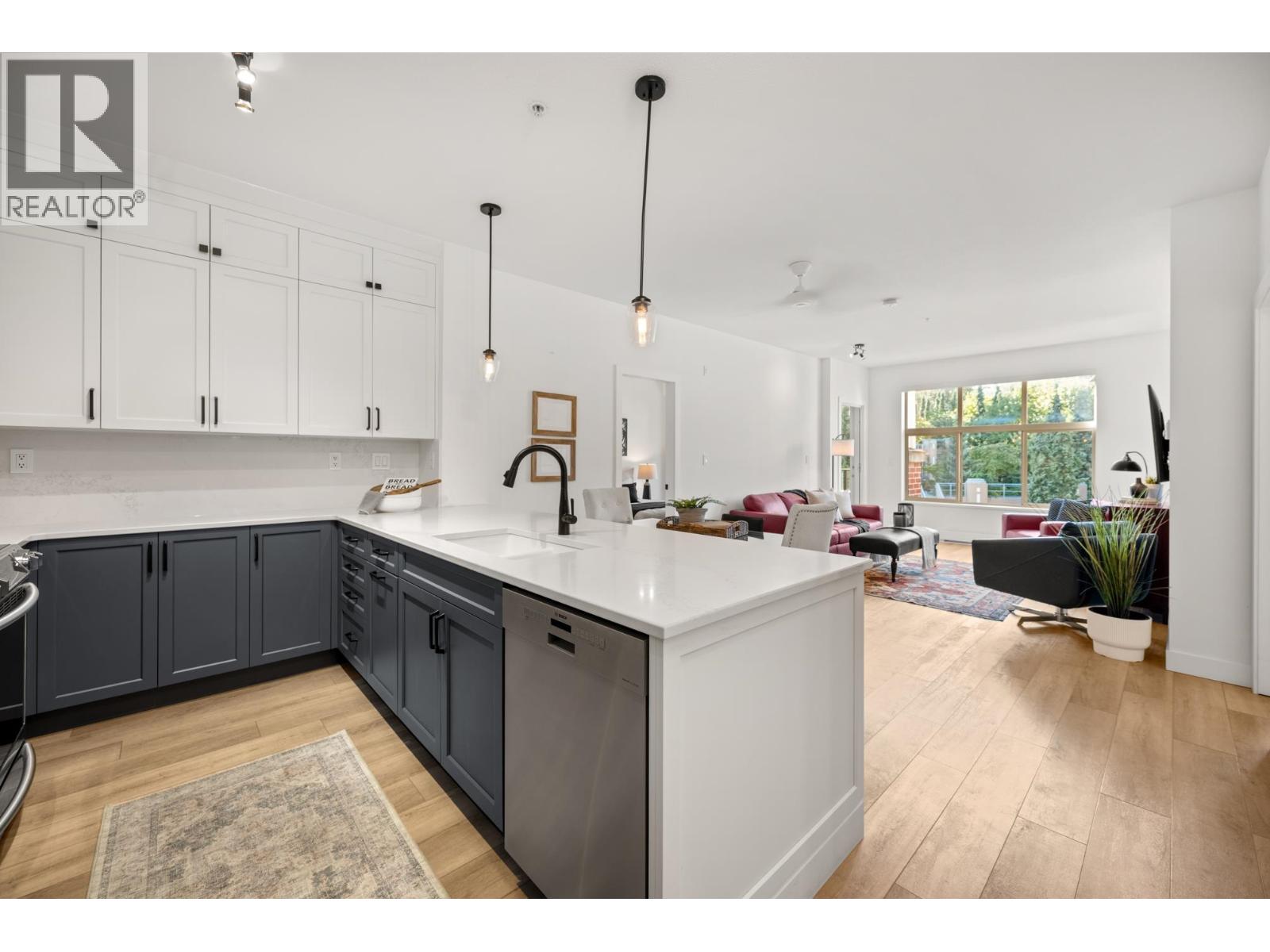 301 285 Ross Drive, New Westminster, British Columbia  V3L 0B9 - Photo 5 - R3054001