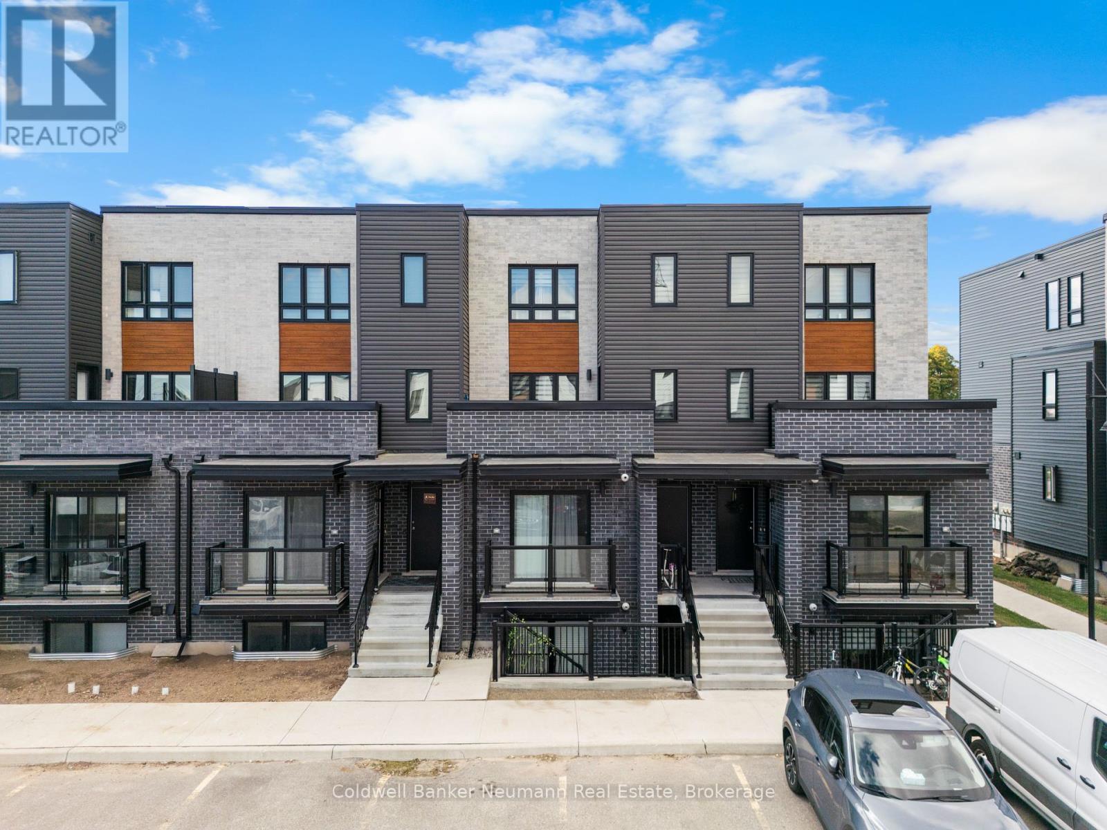 23 - 235 CHAPEL HILL DRIVE, Kitchener, Ontario