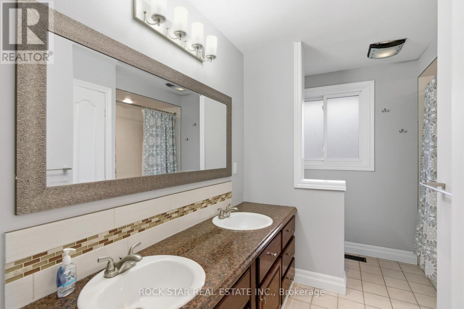 111 Britten Close, Hamilton, Ontario  L9C 4K1 - Photo 21 - X12455686