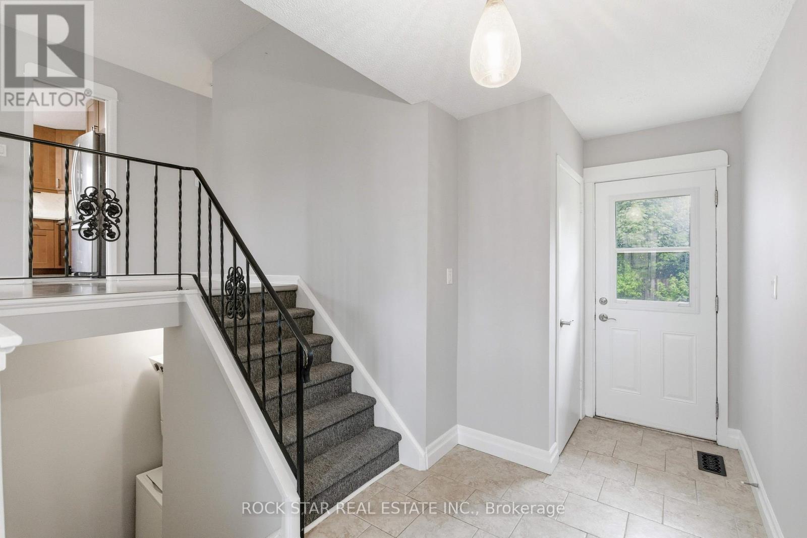 111 Britten Close, Hamilton, Ontario  L9C 4K1 - Photo 3 - X12455686
