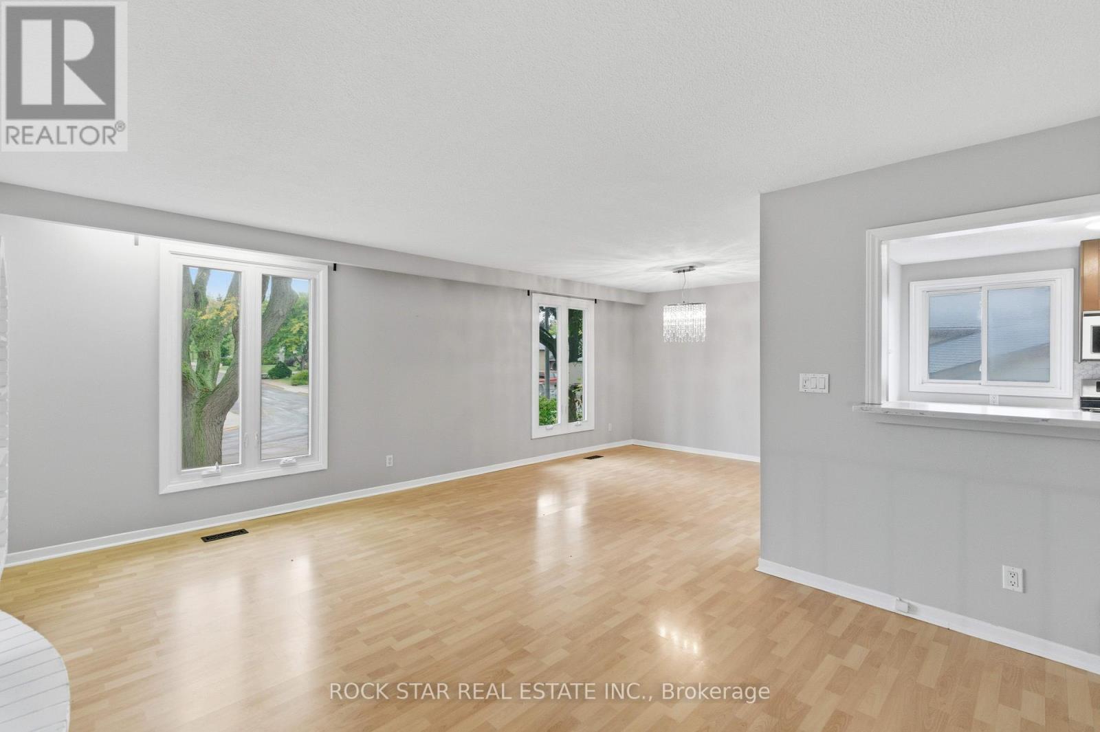 111 Britten Close, Hamilton, Ontario  L9C 4K1 - Photo 6 - X12455686