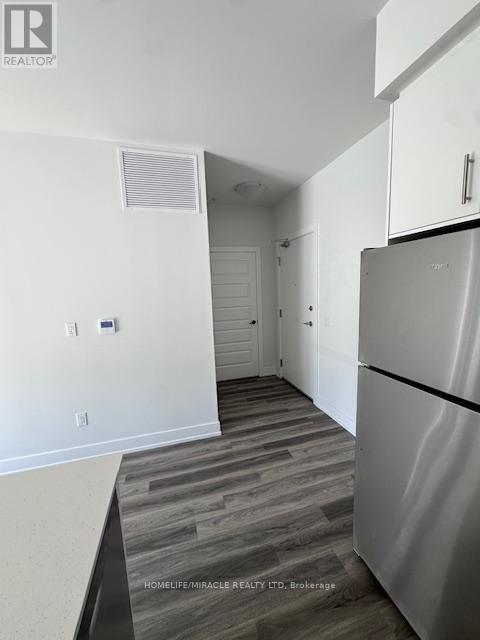 110 - 1100 Lackner Place, Kitchener, Ontario  N2A 0M1 - Photo 2 - X12455713
