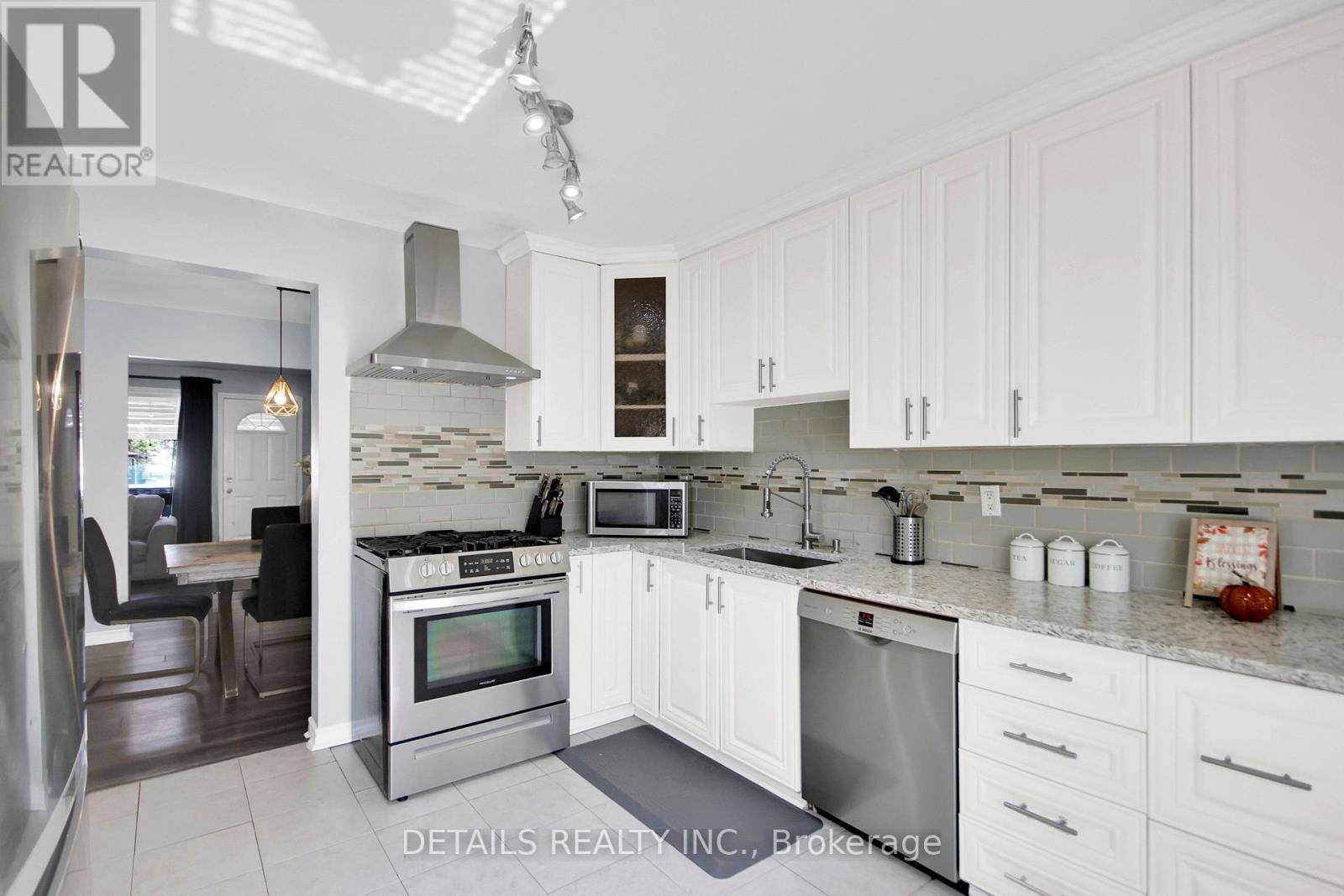 2 - 3575 Downpatrick Road E, Ottawa, Ontario  K1V 8T3 - Photo 5 - X12455732