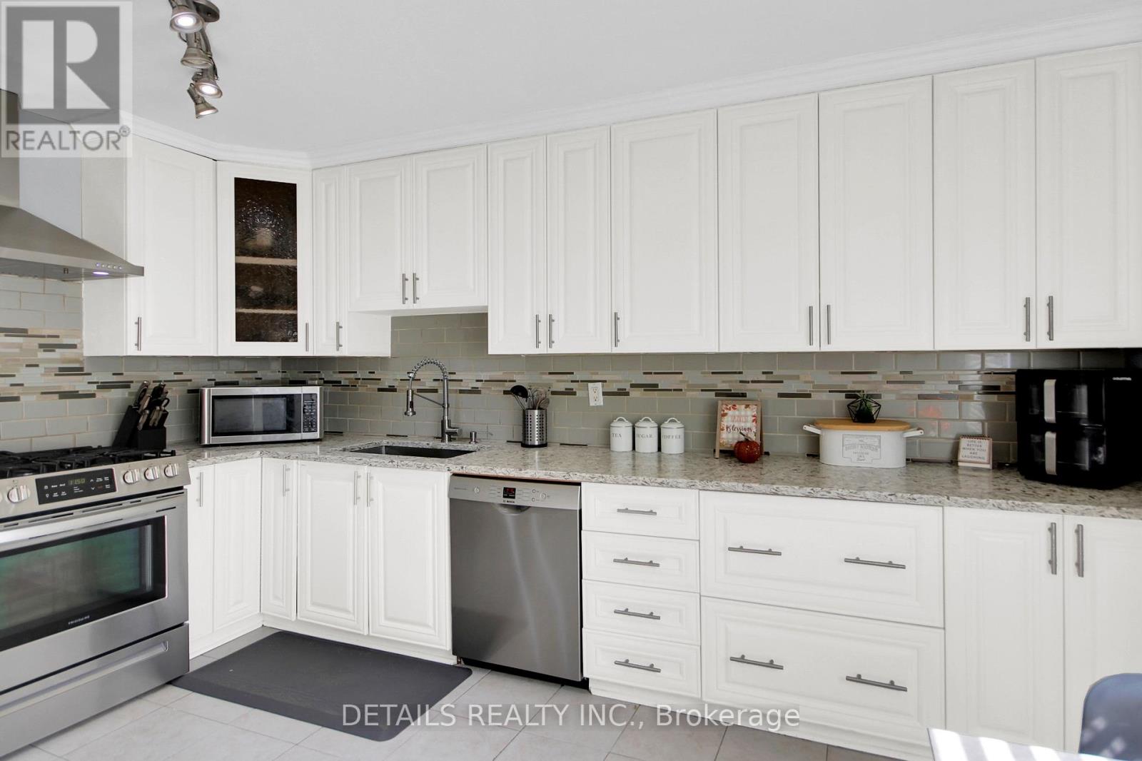 2 - 3575 Downpatrick Road E, Ottawa, Ontario  K1V 8T3 - Photo 6 - X12455732