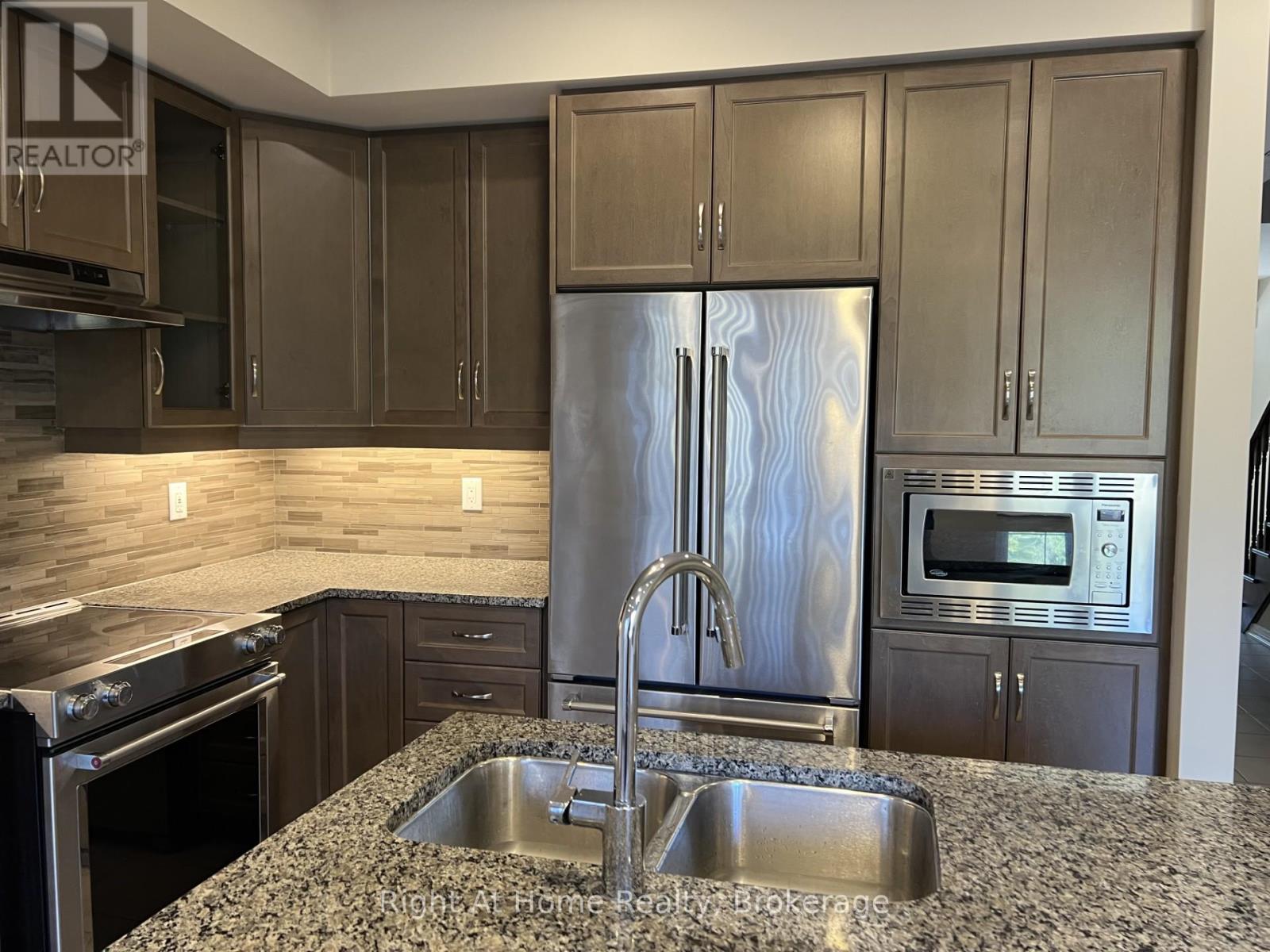 3277 Mockingbird Common, Oakville, Ontario  L6H 0W9 - Photo 4 - W12455715