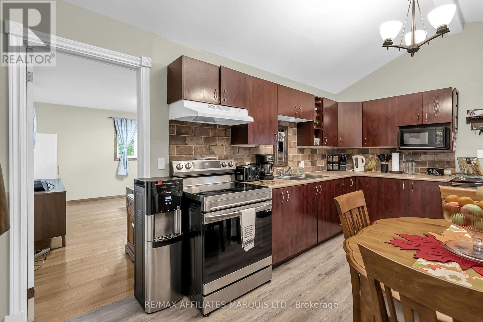 21895 Seguin Mill Street, North Glengarry, Ontario  K0B 1H0 - Photo 11 - X12455717