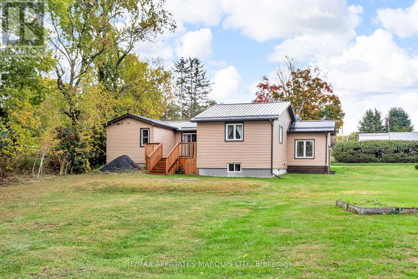 21895 Seguin Mill Street, North Glengarry, Ontario  K0B 1H0 - Photo 19 - X12455717