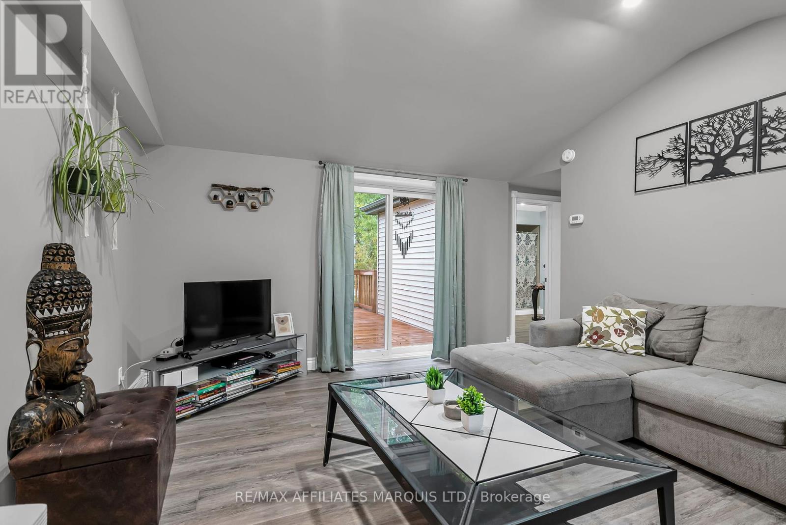21895 Seguin Mill Street, North Glengarry, Ontario  K0B 1H0 - Photo 4 - X12455717