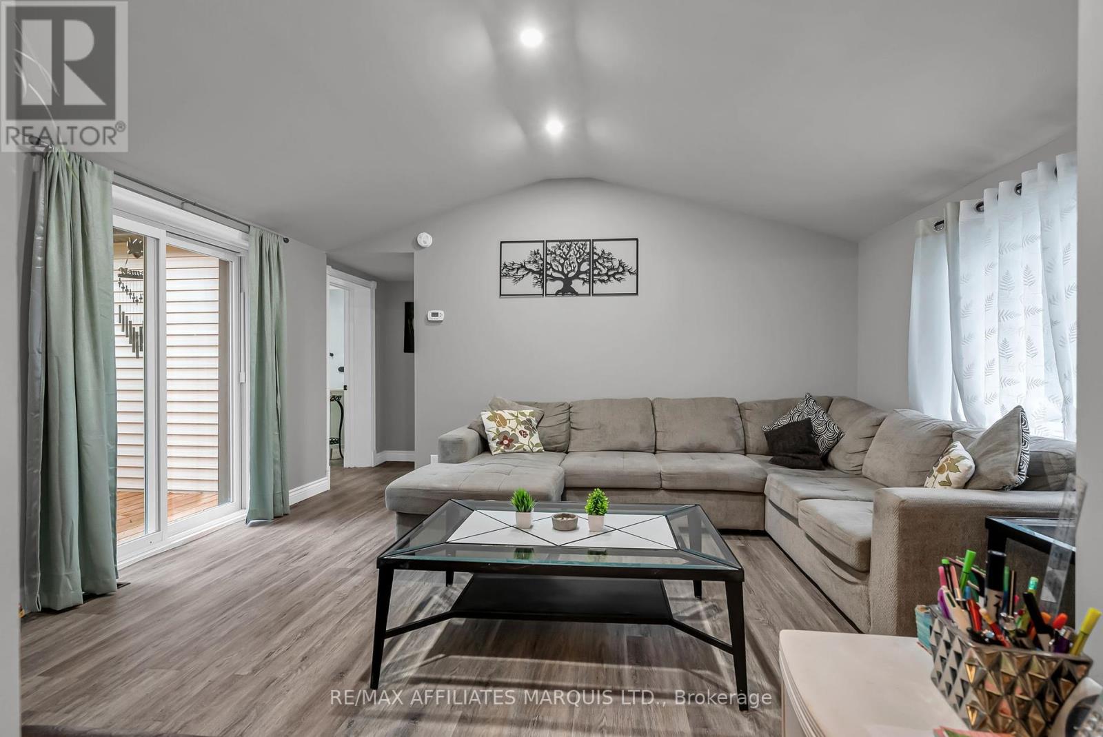 21895 Seguin Mill Street, North Glengarry, Ontario  K0B 1H0 - Photo 5 - X12455717
