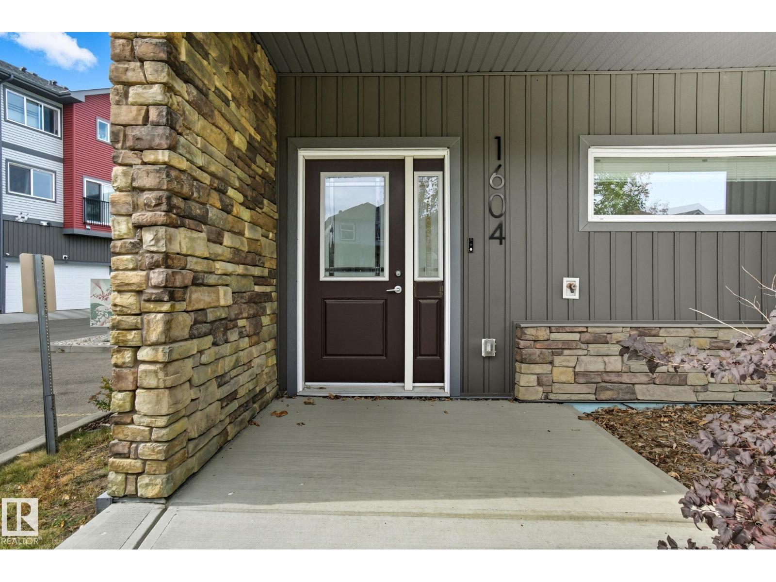 1604 33a St Nw, Edmonton, Alberta  T6T 0Y1 - Photo 4 - E4461602