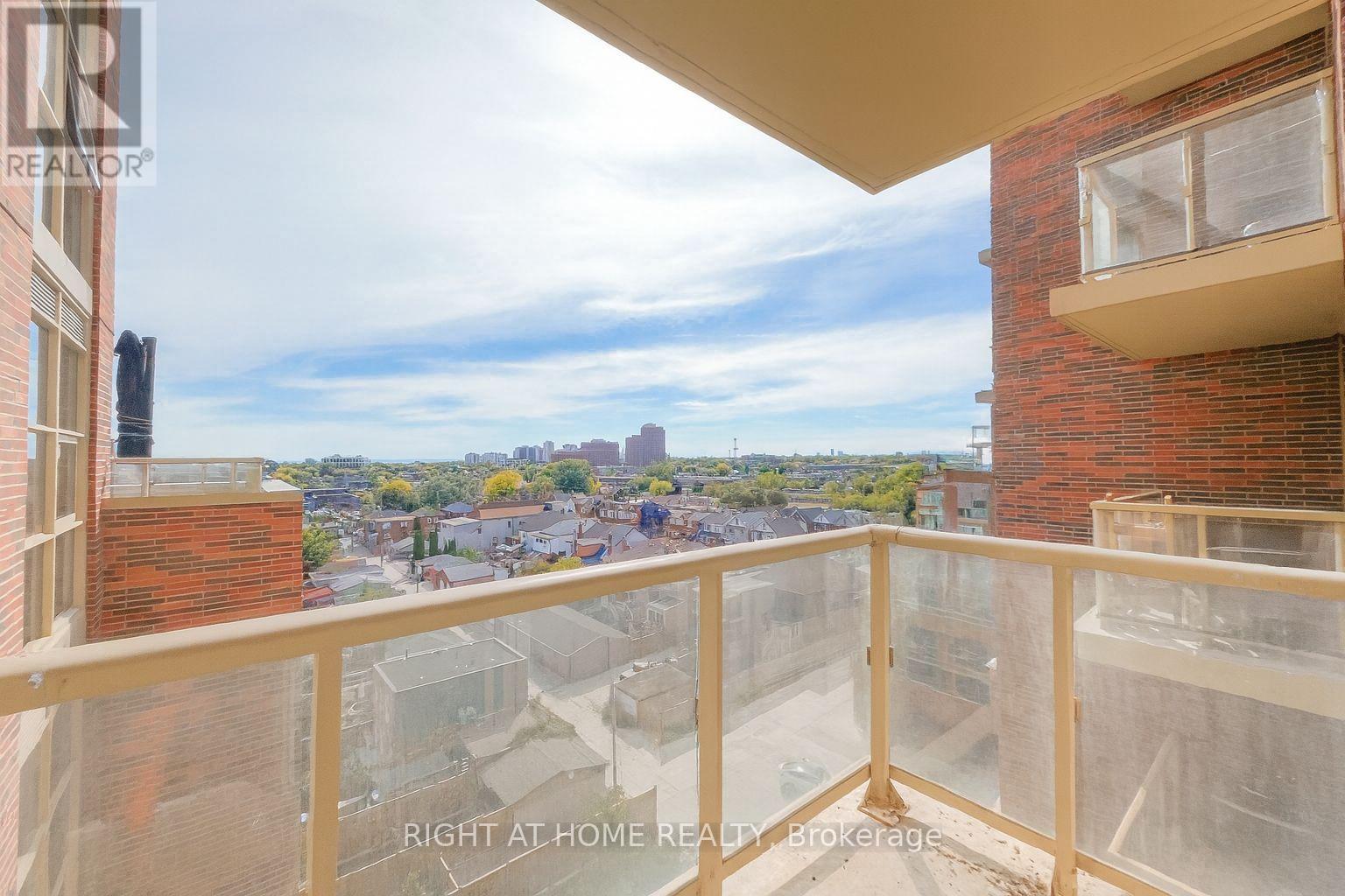 821 - 1787 St Clair Avenue W, Toronto, Ontario  M6N 0B7 - Photo 10 - W12455731