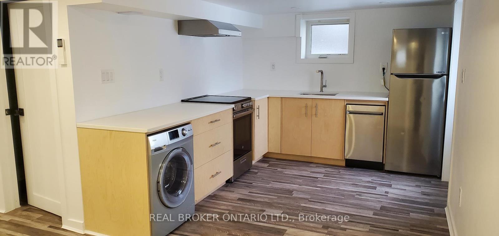 B - 137 Madison Avenue S, Kitchener, Ontario  N2G 3M4 - Photo 2 - X12455718