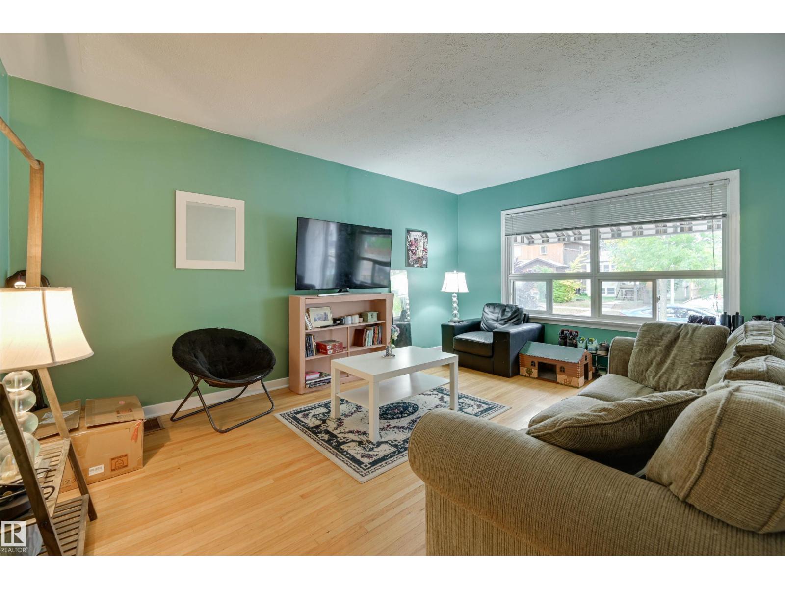 10752 75 Av Nw, Edmonton, Alberta  T6E 1J9 - Photo 3 - E4461608